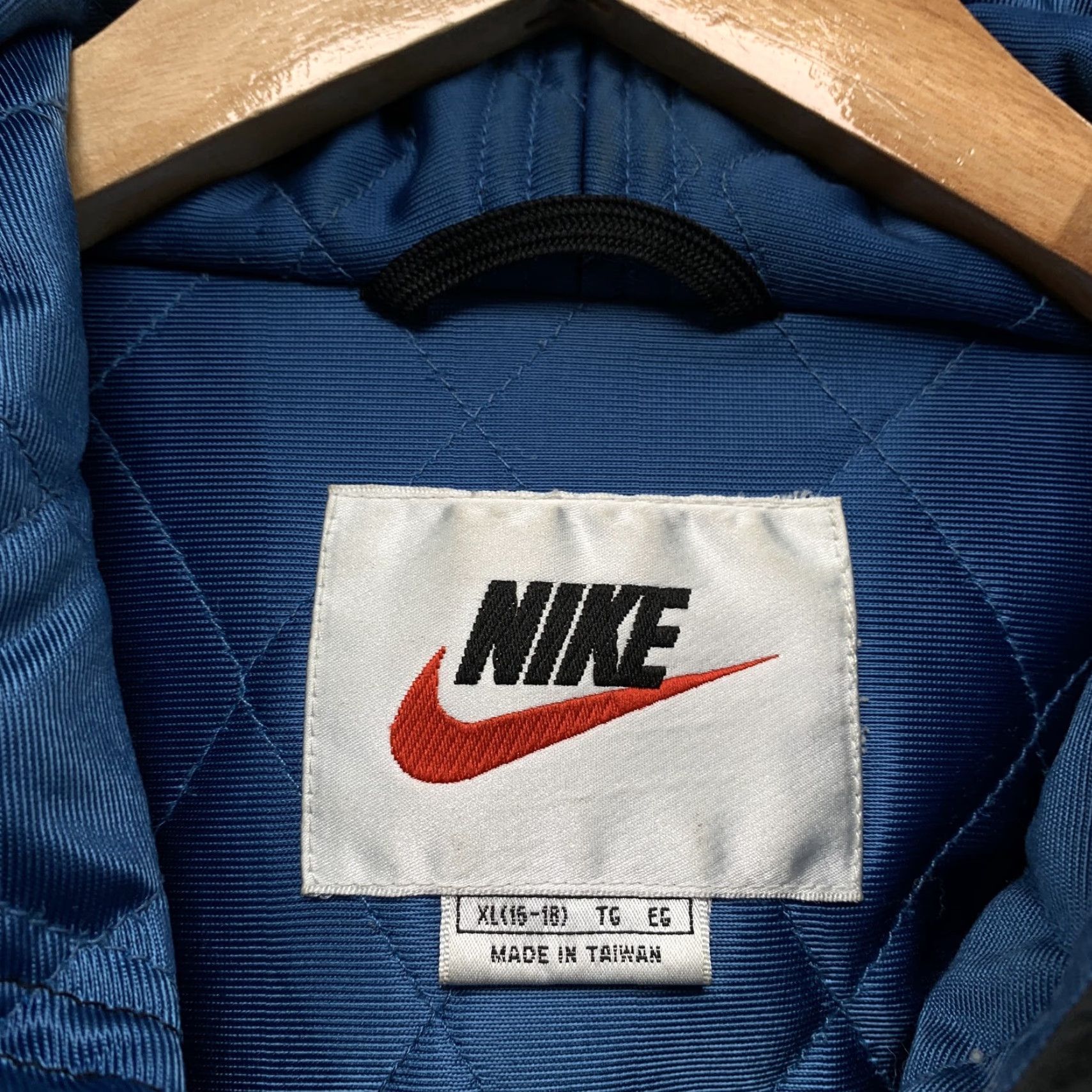 Nike Nike Windbreaker Jacket Mens XL Black Blue Embroidered Zip Hooded Size US L / EU 52-54 / 3 - 2 Thumbnail