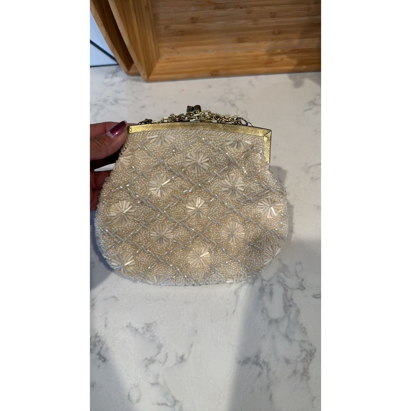 Other Vintage made in Hong Kong White Beaded Bag gold chain Size ONE SIZE - 3 Thumbnail