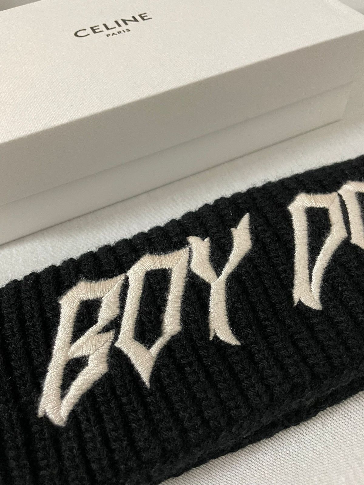 Celine × Hedi Slimane FW22 - BOY DOLL - Headband Hat Celine Logo Pop Up Only Size ONE SIZE - 4 Thumbnail