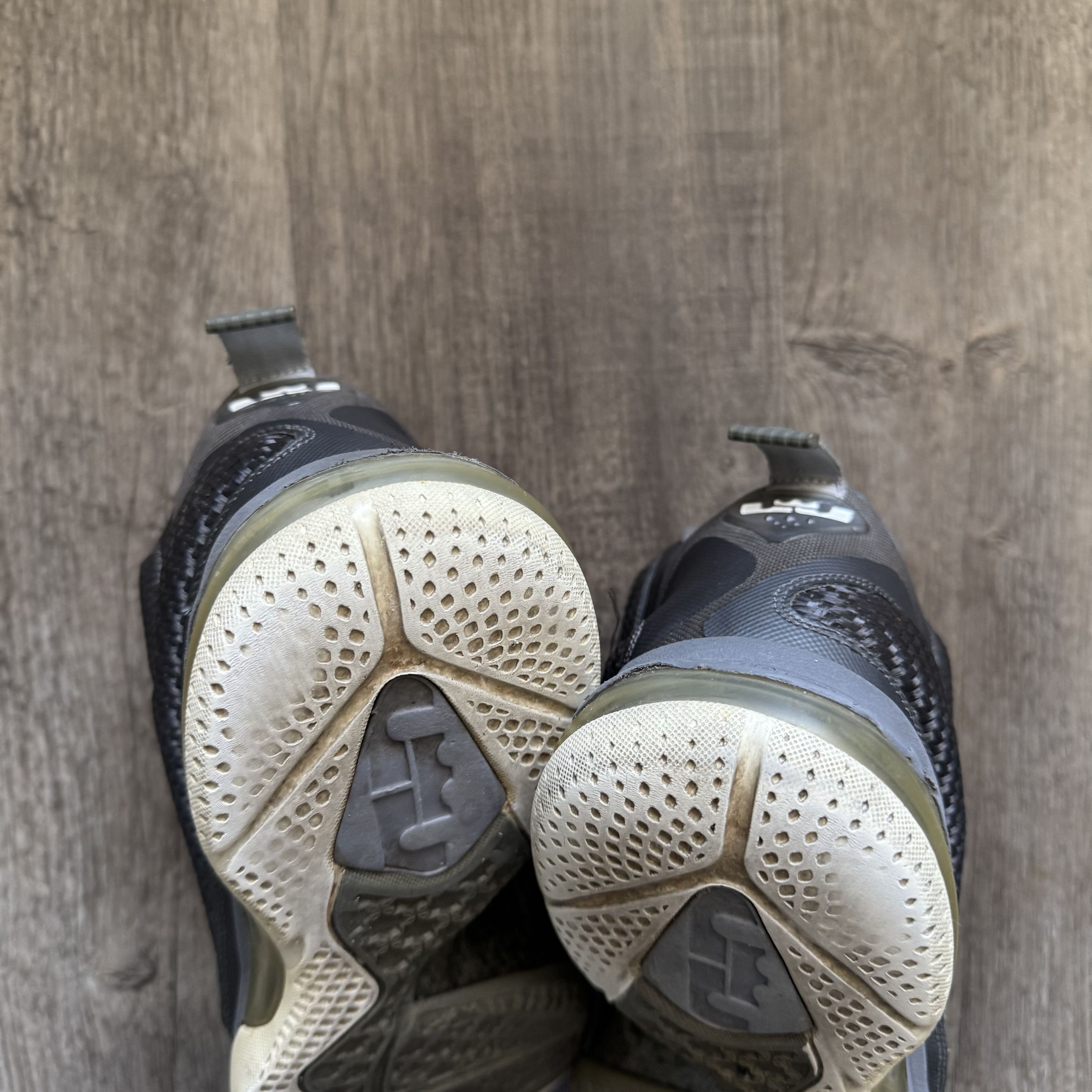 Nike × Vintage NIKE • LeBron 9 "2012 Cool Grey" (10.5M) Size US 10.5 / EU 43-44 - 13 Thumbnail