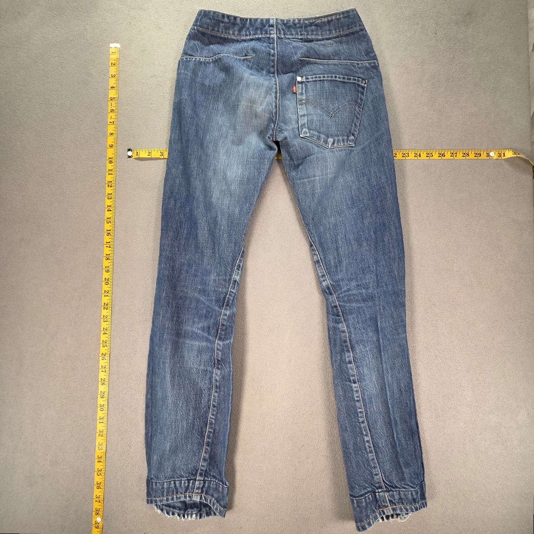 Levi's Levi's Jeans Mens 26x31 Medium Blue 0835 Pockets Vintage Size US 26 / EU 42 - 2 Thumbnail
