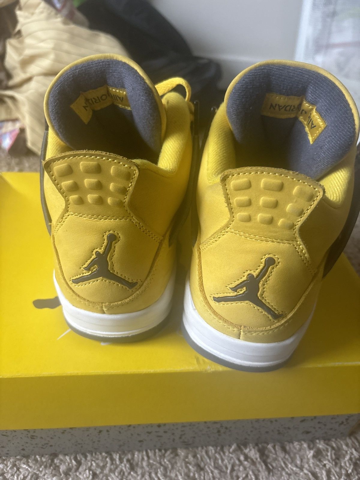 Jordan 4 Lightning