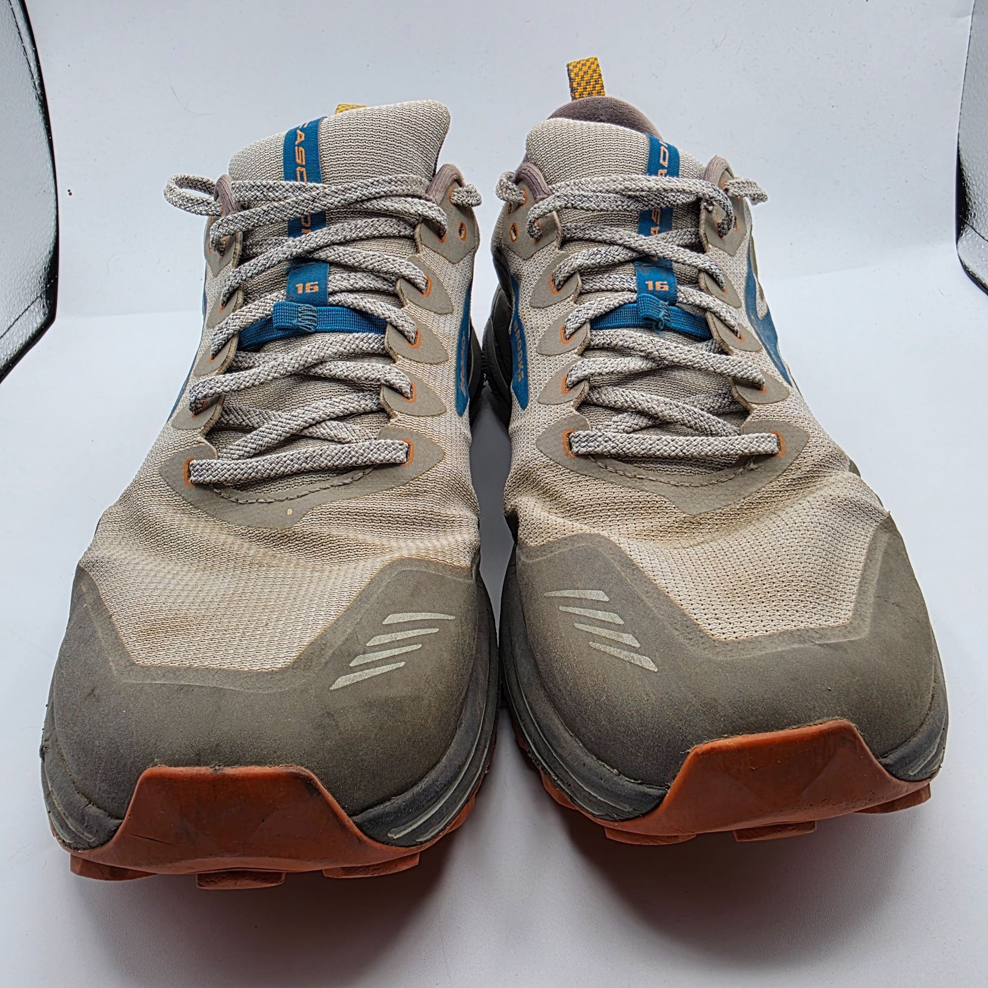 Brooks Brooks Cascadia 16 Mens Size 12 Oyster Mushroom Alloy Orange Size US 12 / EU 45 - 2 Thumbnail