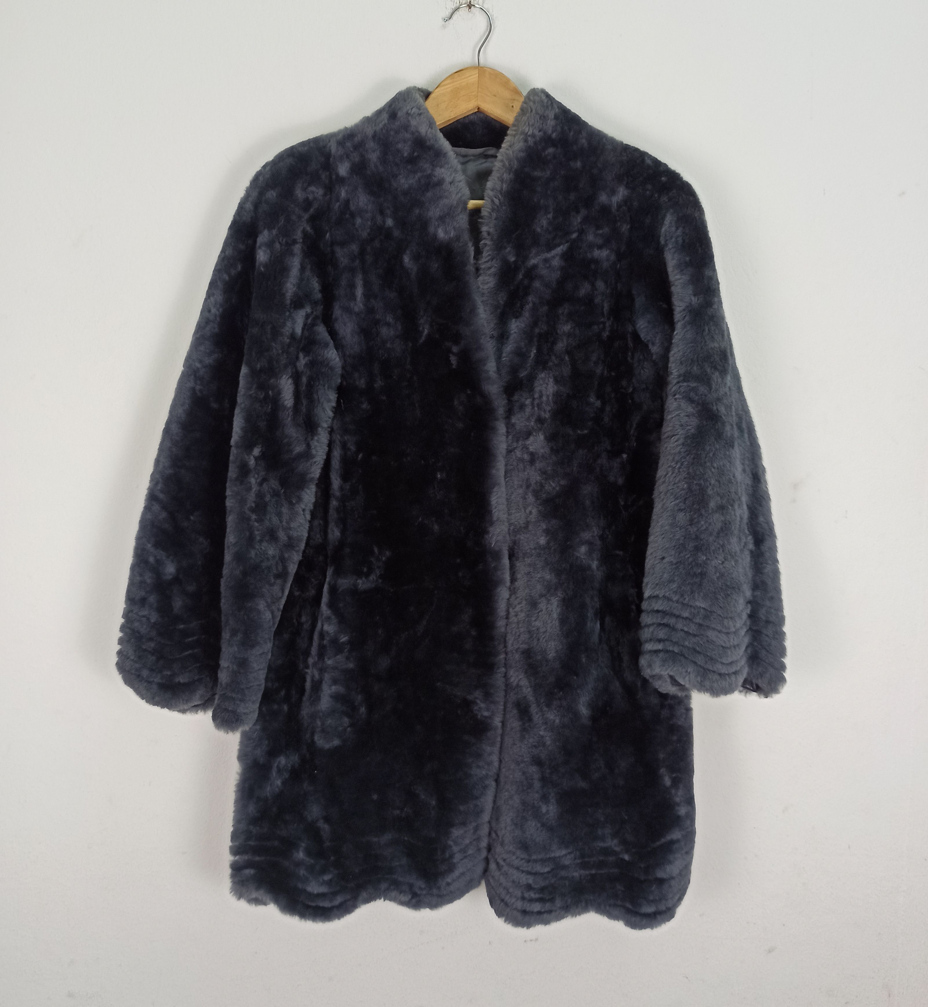 Bally 🔥 STEALS🔥 Rare Bally Italy Fur Jacket Size M / US 6-8 / IT 42-44 - 1 Thumbnail