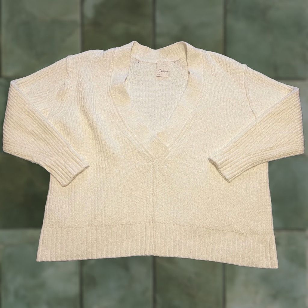 Free People NWT Free People We The Free V-Neck Creme Sweater S Womens Pullover Size S / US 4 / IT 40 - 1 Thumbnail