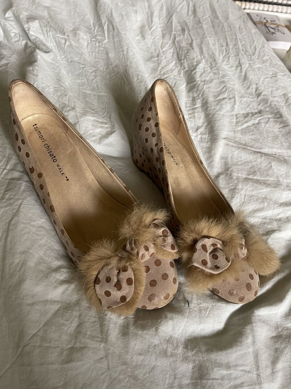 Issey Miyake Tsumori Chisato Tan polka dot wedge heels with faux fur bows Size US 7 / IT 37 - 1 Thumbnail