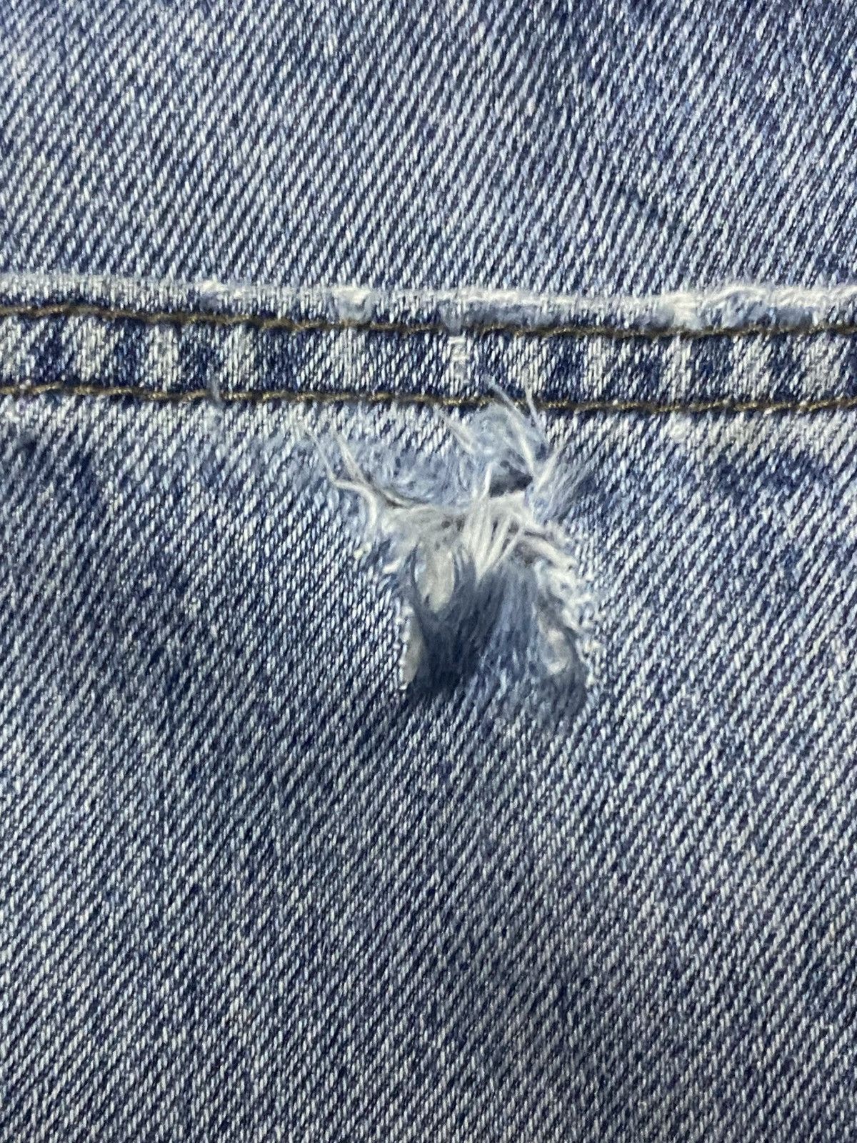 Uniqlo Vintage Uniqlo Blue Wash Taperred Leg Distressed Jeans Size US 32 / EU 48 - 9 Thumbnail