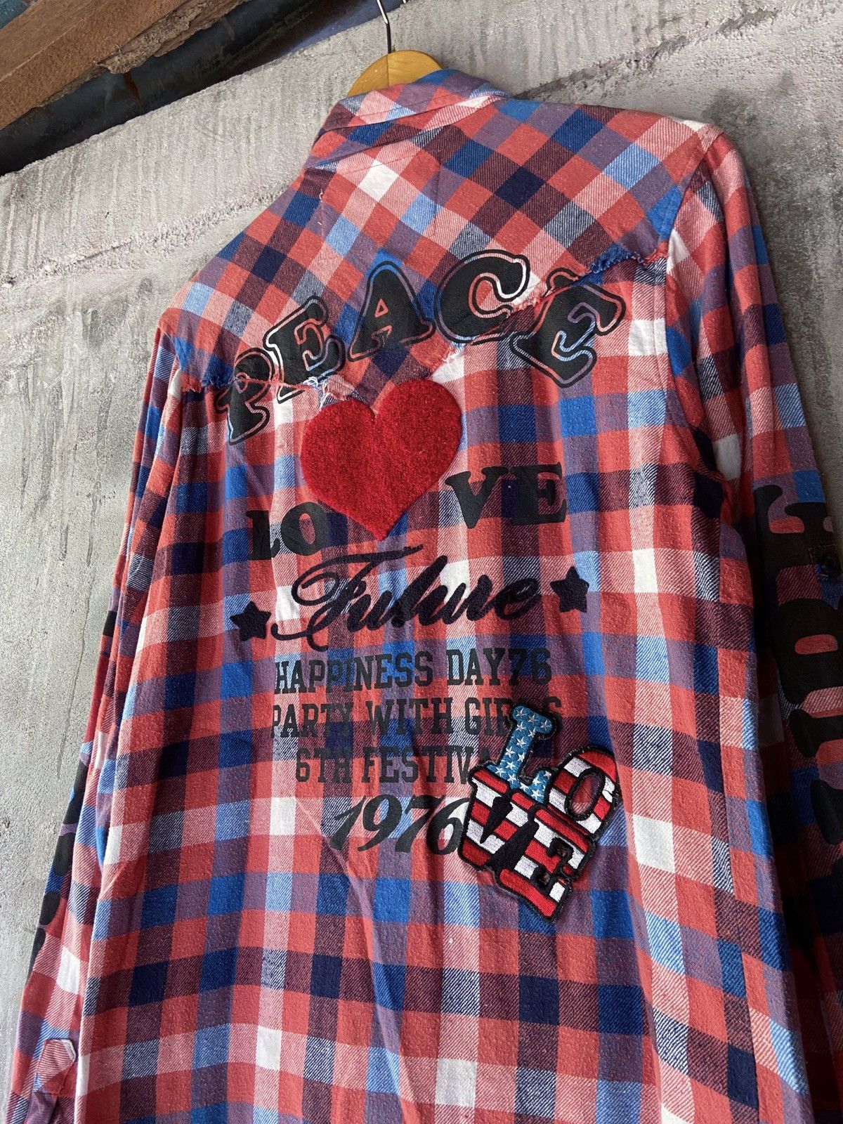 Japanese Brand PEACE LOVE FUTURE HAPPINES DAY BUTTON DOWN SHIRT Size US M / EU 48-50 / 2 - 13 Thumbnail