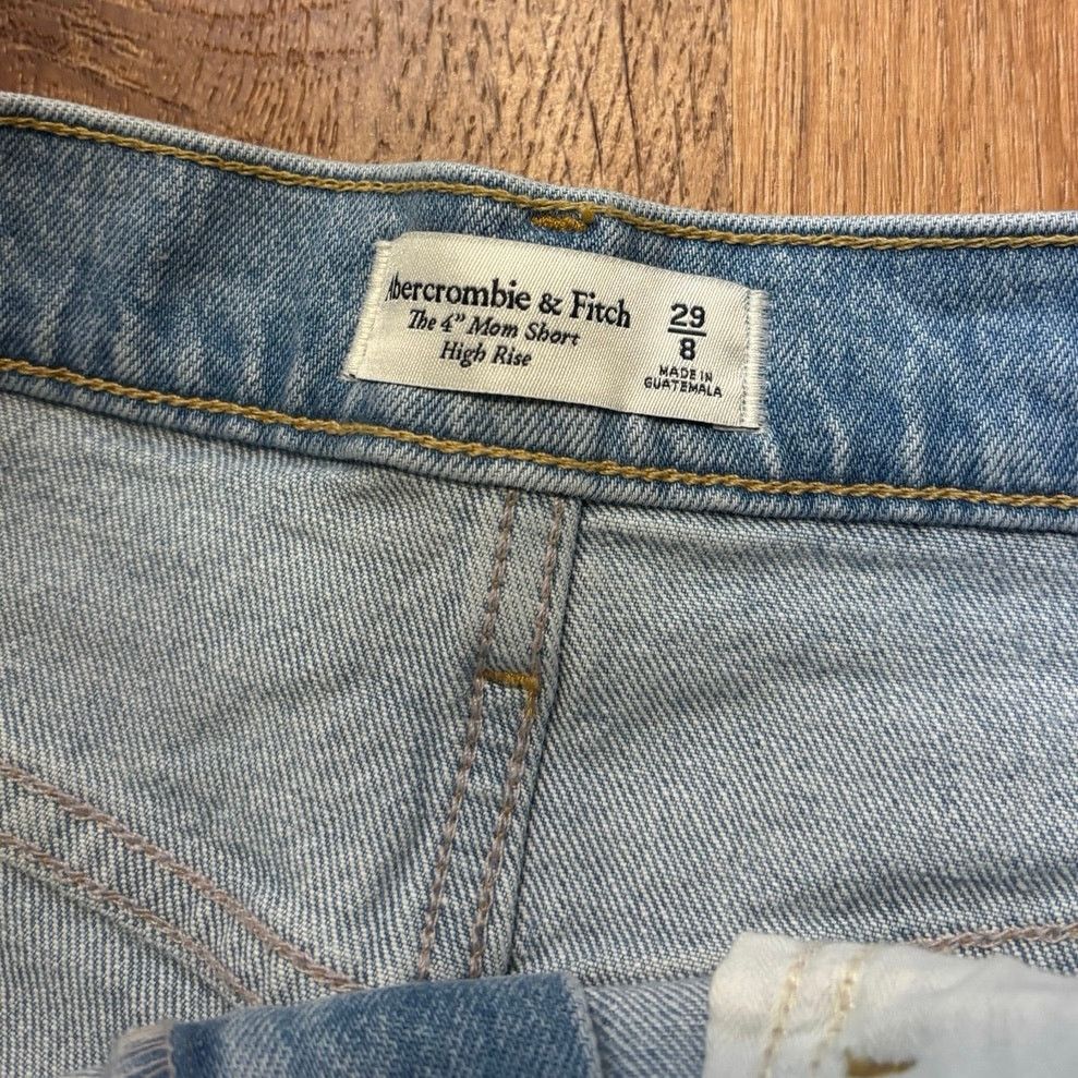 Abercrombie & Fitch Abercrombie & Fitch The 4” Mom Short High Rise Size 29/8 Size 30" / US 8 / IT 44 - 3 Thumbnail