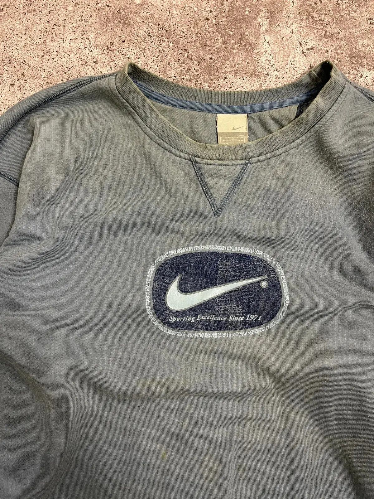 Nike Vintage Nike Sweatshirt Grey Pullover Crewneck Swoosh USA Size US XXL / EU 58 / 5 - 2 Thumbnail