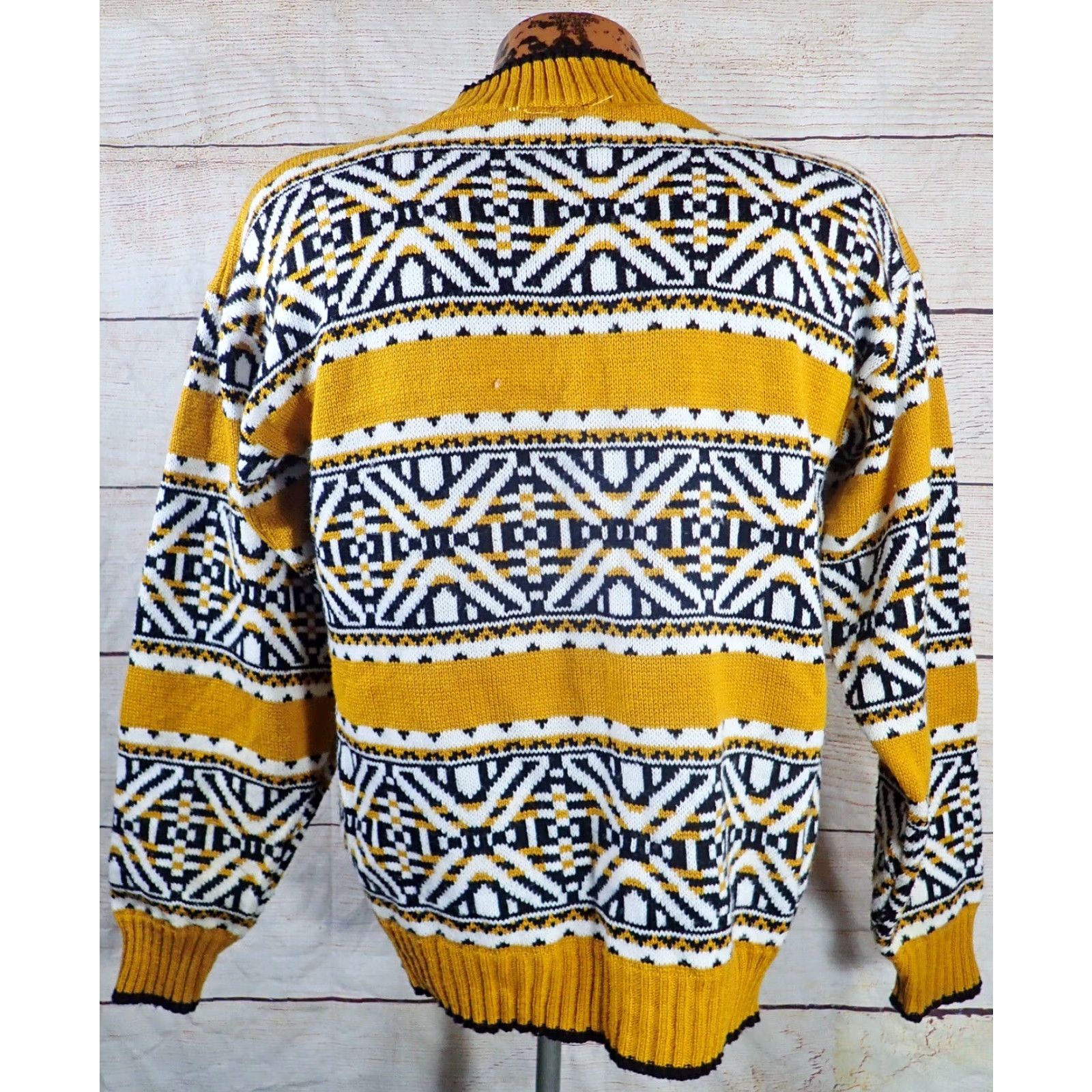 Vintage VINTAGE Turning Point USA Women's Sweater M Mustard Yellow Geometric Fair Isle Snowflake Knit 90s Pullover Menswear Style Size M / US 6-8 / IT 42-44 - 3 Thumbnail
