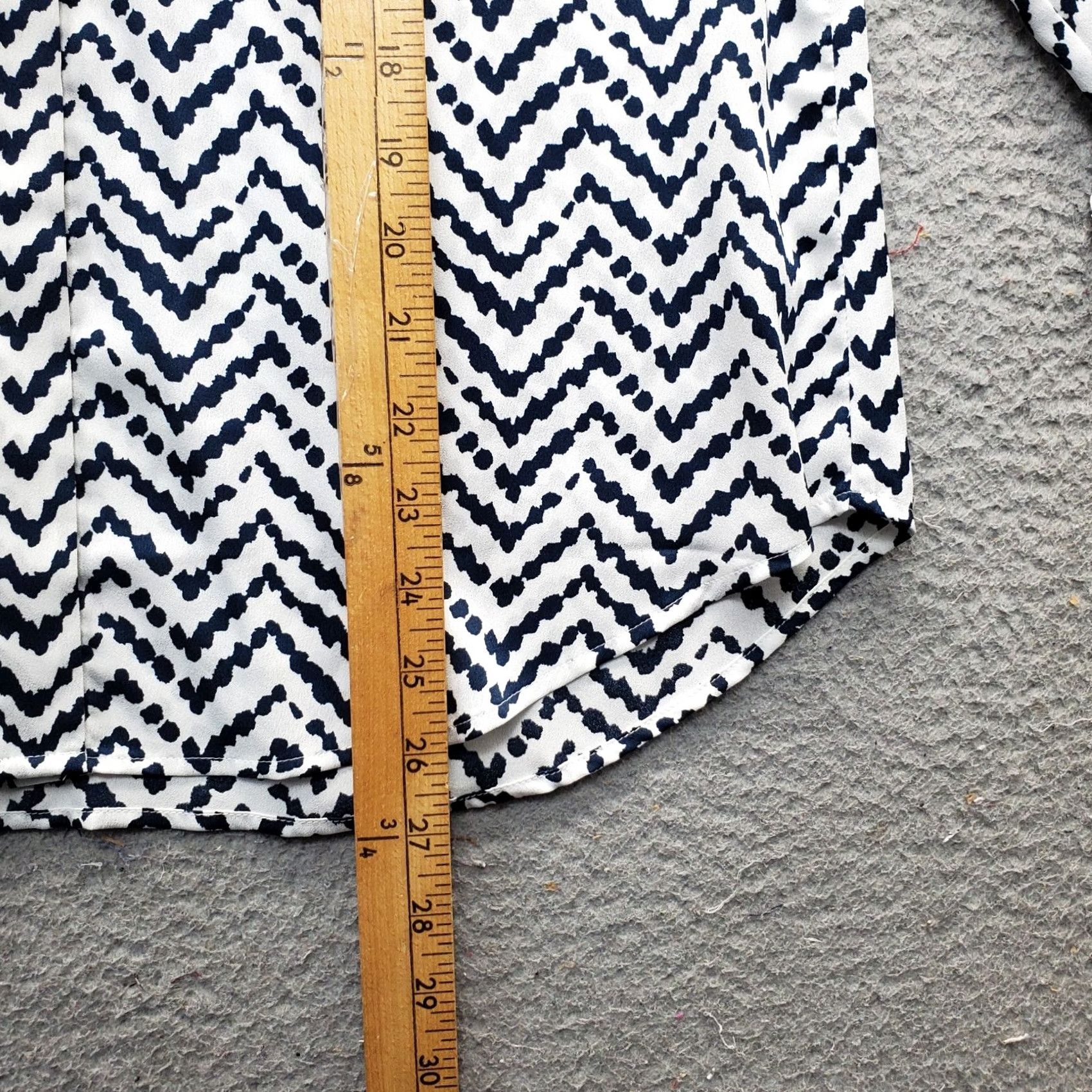 Ann Taylor Ann Taylor Shirt Womens 12 Multi Chevron Roll Tab Sleeve Button-Up Size XL / US 12-14 / IT 48-50 - 4 Thumbnail