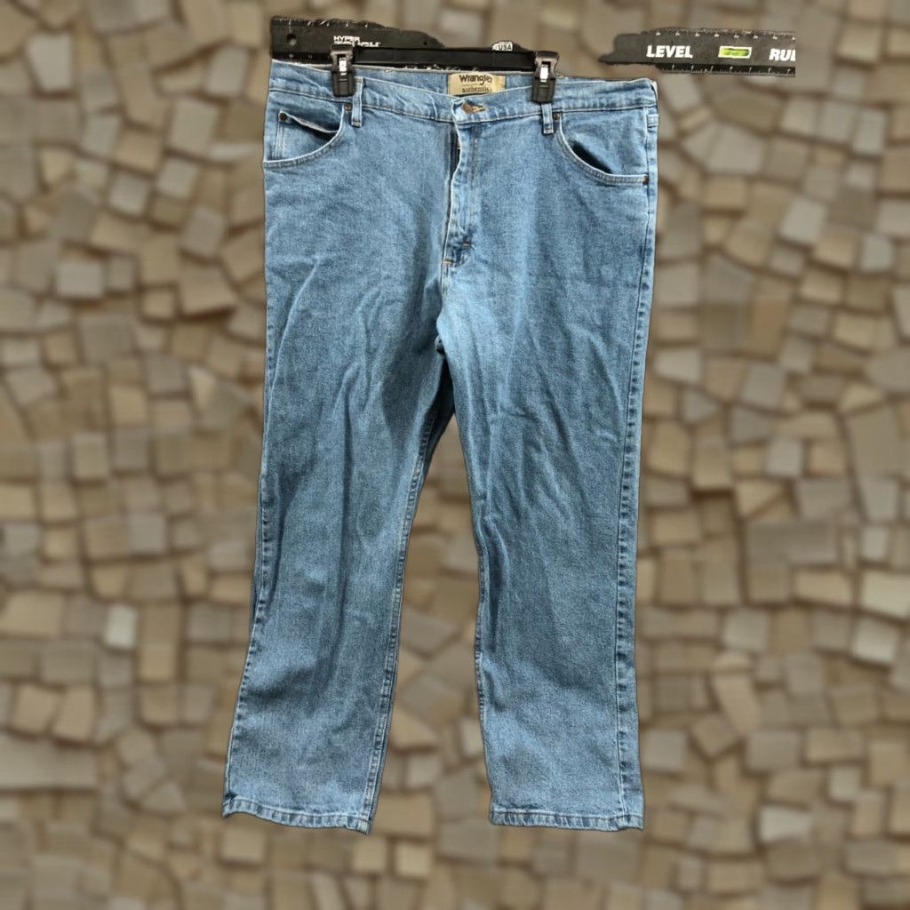 Wrangler Wrangler Jeans Straight Size 40 Mens Mid Wash Blue 5-Pocket Denim Cotton Blend Regular Rise Inseam 30in Belt Loops 40x30 Size US 40 / EU 56 - 1 Thumbnail