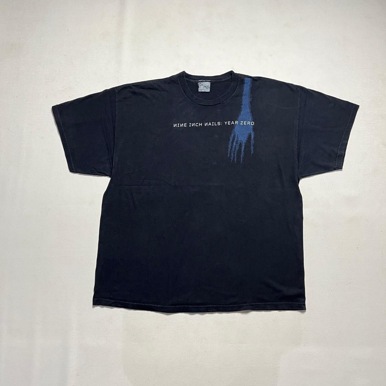 Band Tees Mine inch nails year zero band tee Size US XXL / EU 58 / 5 - 1 Thumbnail