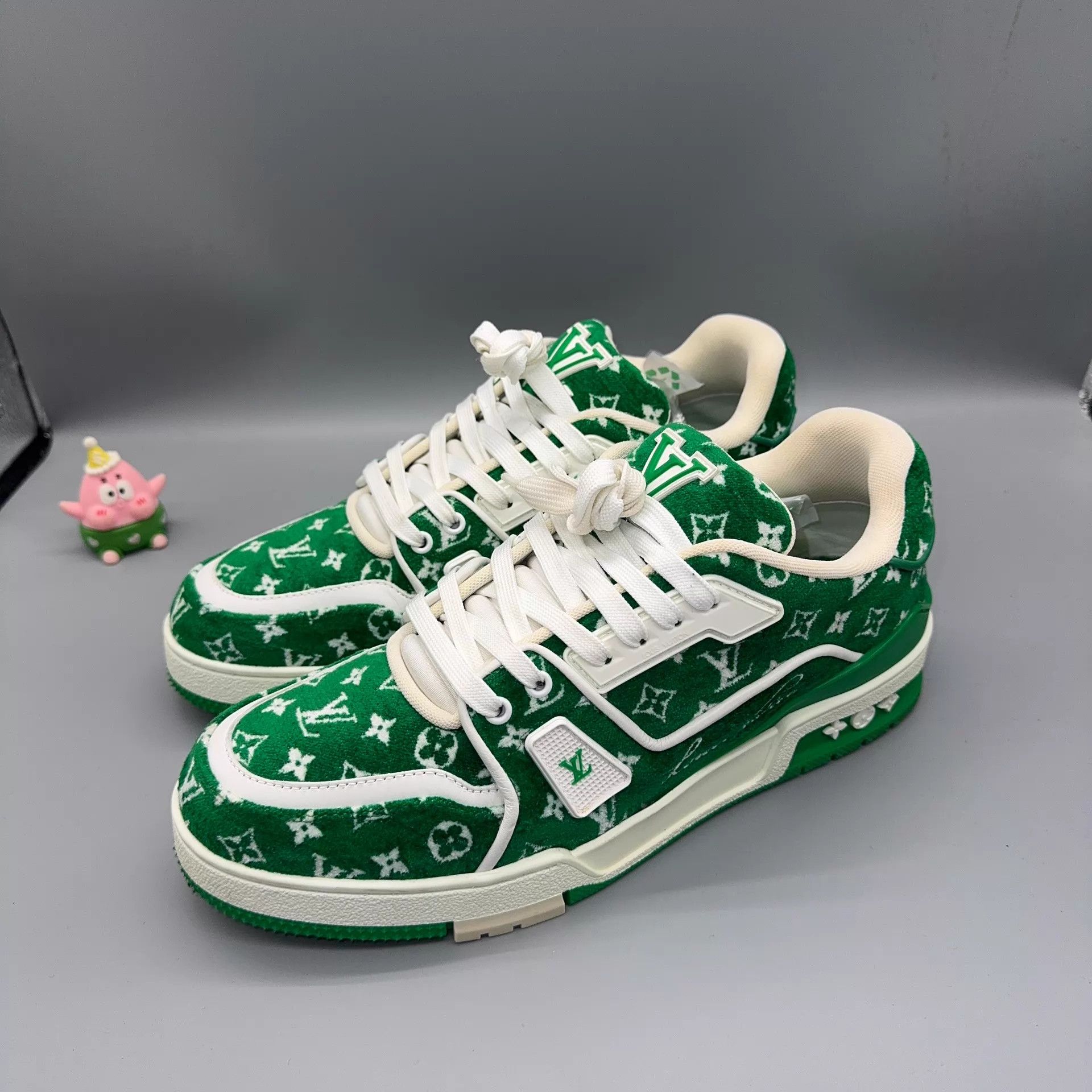 Louis Vuitton LOUIS VUITTON Trainer Green & White 41 1ABFSA Size US 8 / EU 41 - 1 Thumbnail