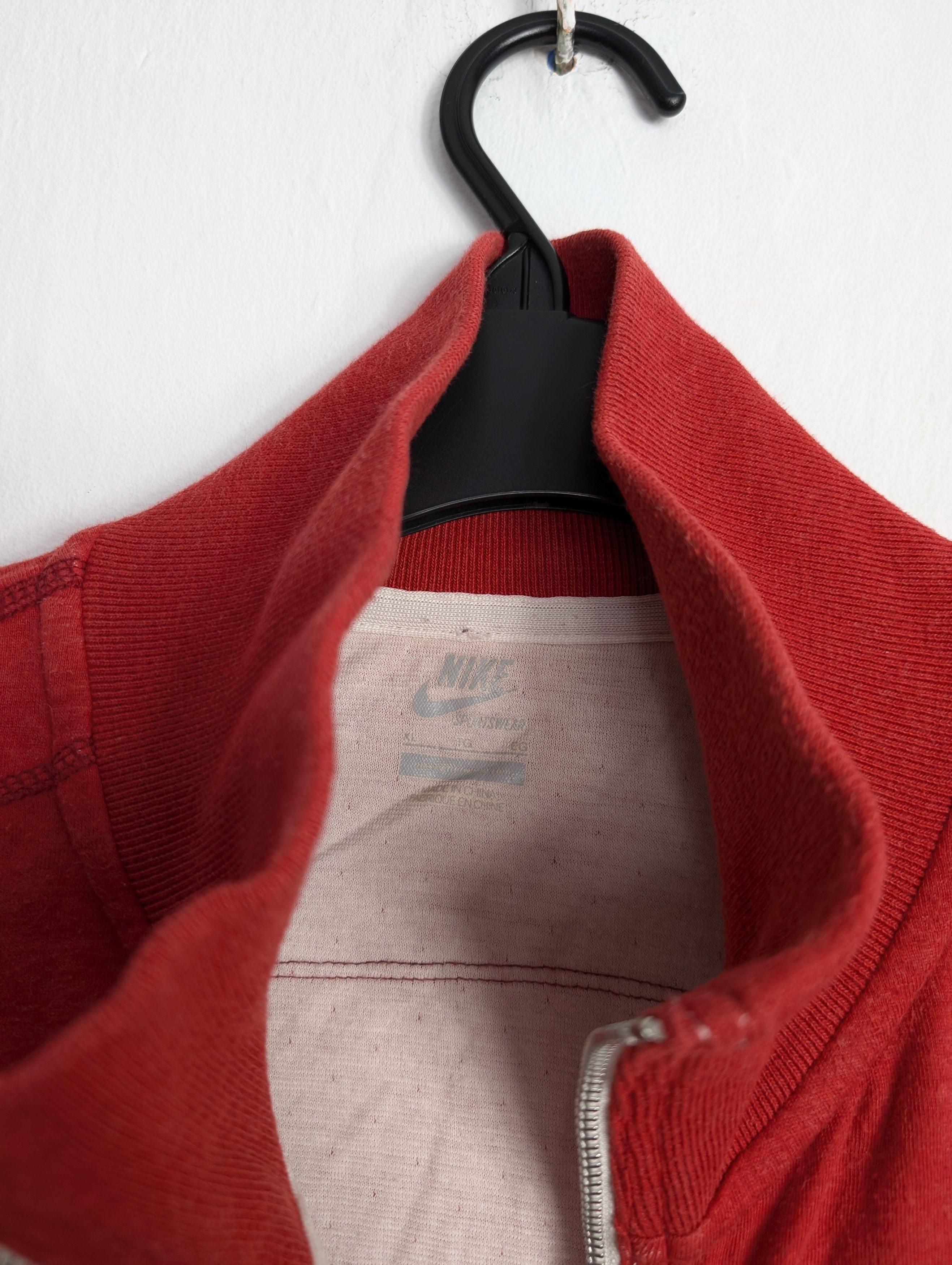 Nike Nike Men's Red Swoosh Zip-Up Hoodie Vintage Football Size US XL / EU 56 / 4 - 5 Thumbnail