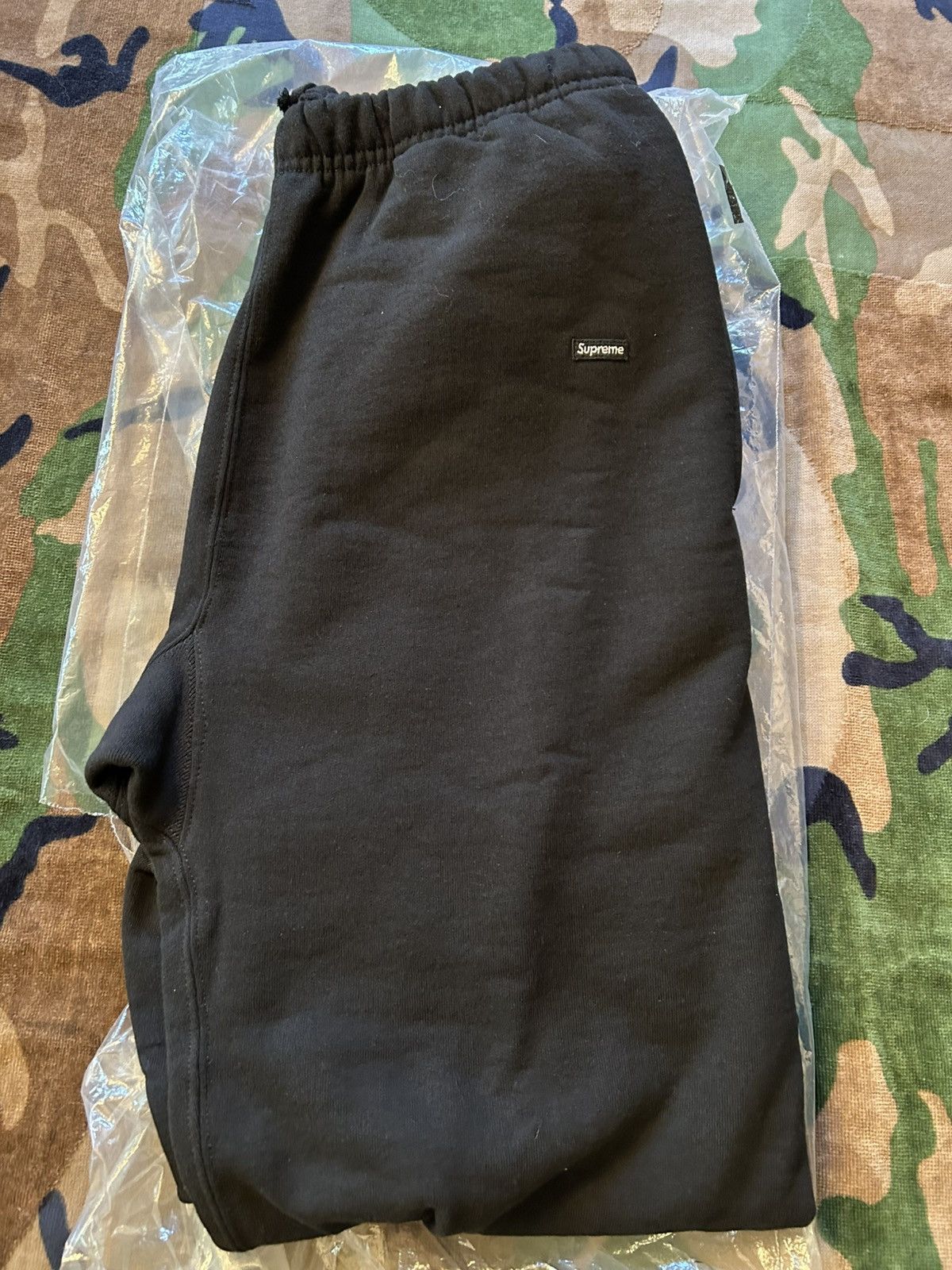 Supreme Supreme Small Box Sweatpant Black Medium SS21 Size US 32 / EU 48 - 3 Thumbnail