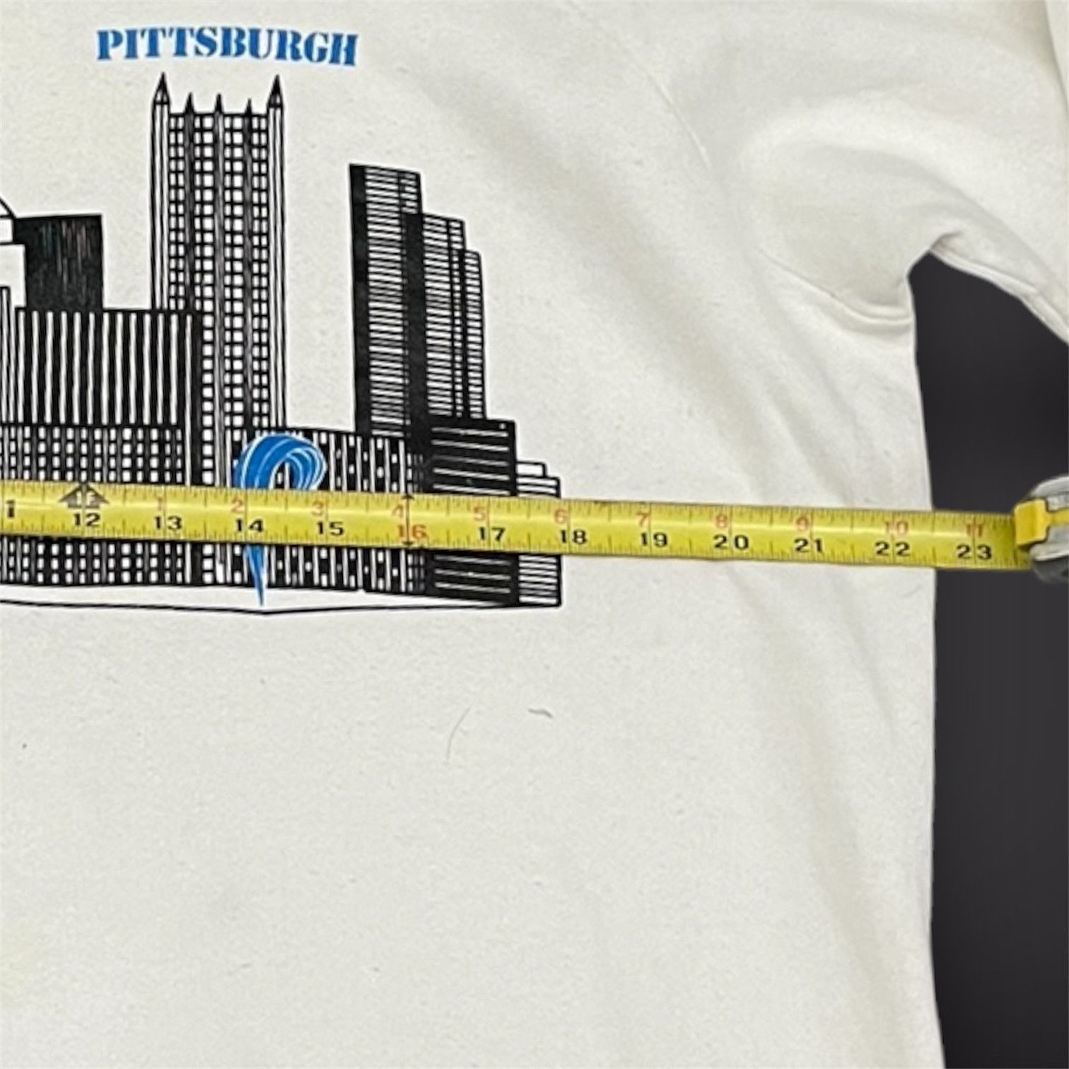 Vintage Vintage 1980s Pittsburgh Skyline Sweatshirt – White Crewneck Size US L / EU 52-54 / 3 - 5 Thumbnail