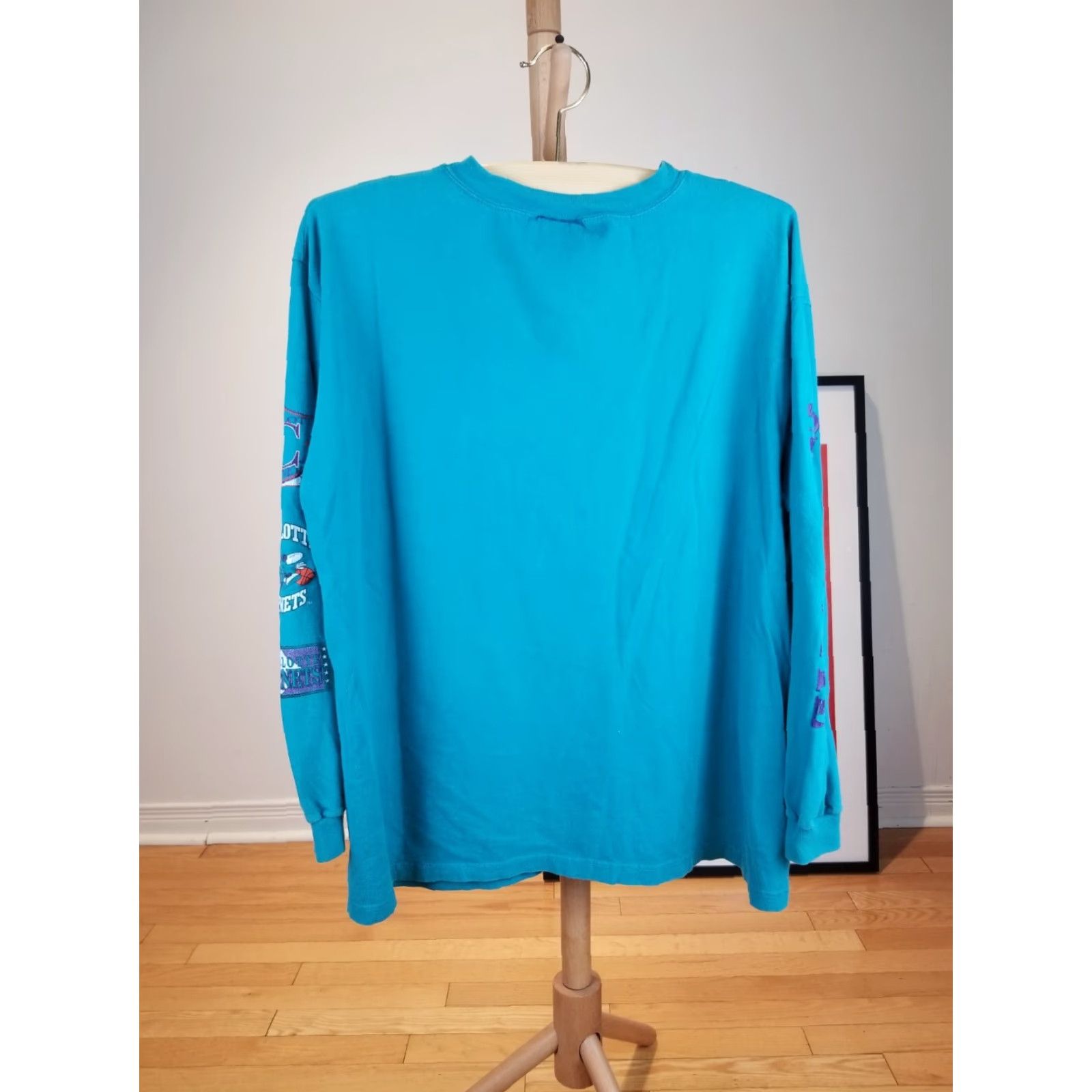 NBA VINTAGE Charlotte Hornets NBA LONG SLEEVE THE GAME T-SHIRT SZ LARGE Shirt Men Blue 90s Concert Basketball Mens Size US L / EU 52-54 / 3 - 6 Thumbnail