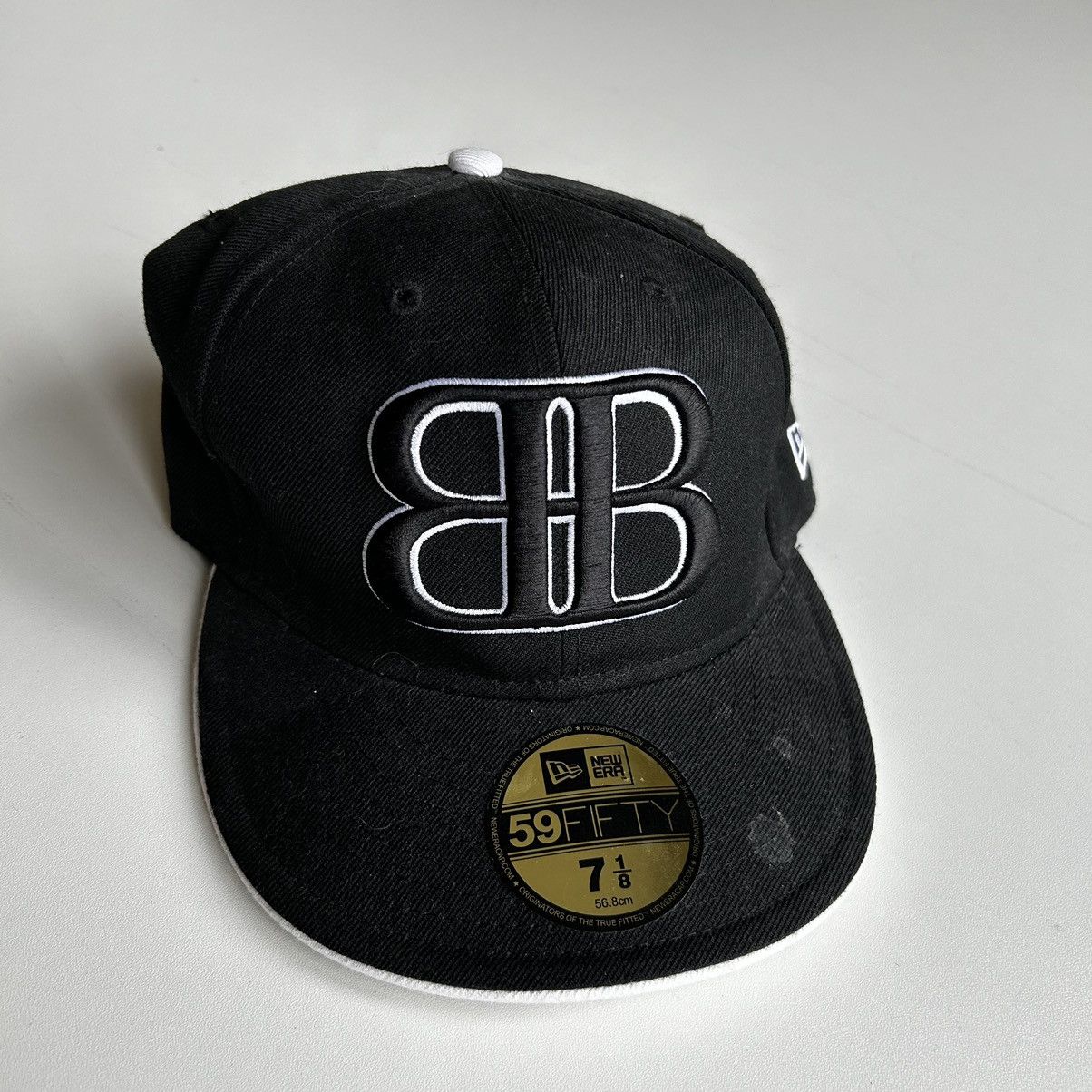 New Era Vintage 2000s Big Black Embroidered New Era Fitted Hat 7 1/8 Size ONE SIZE - 2 Thumbnail