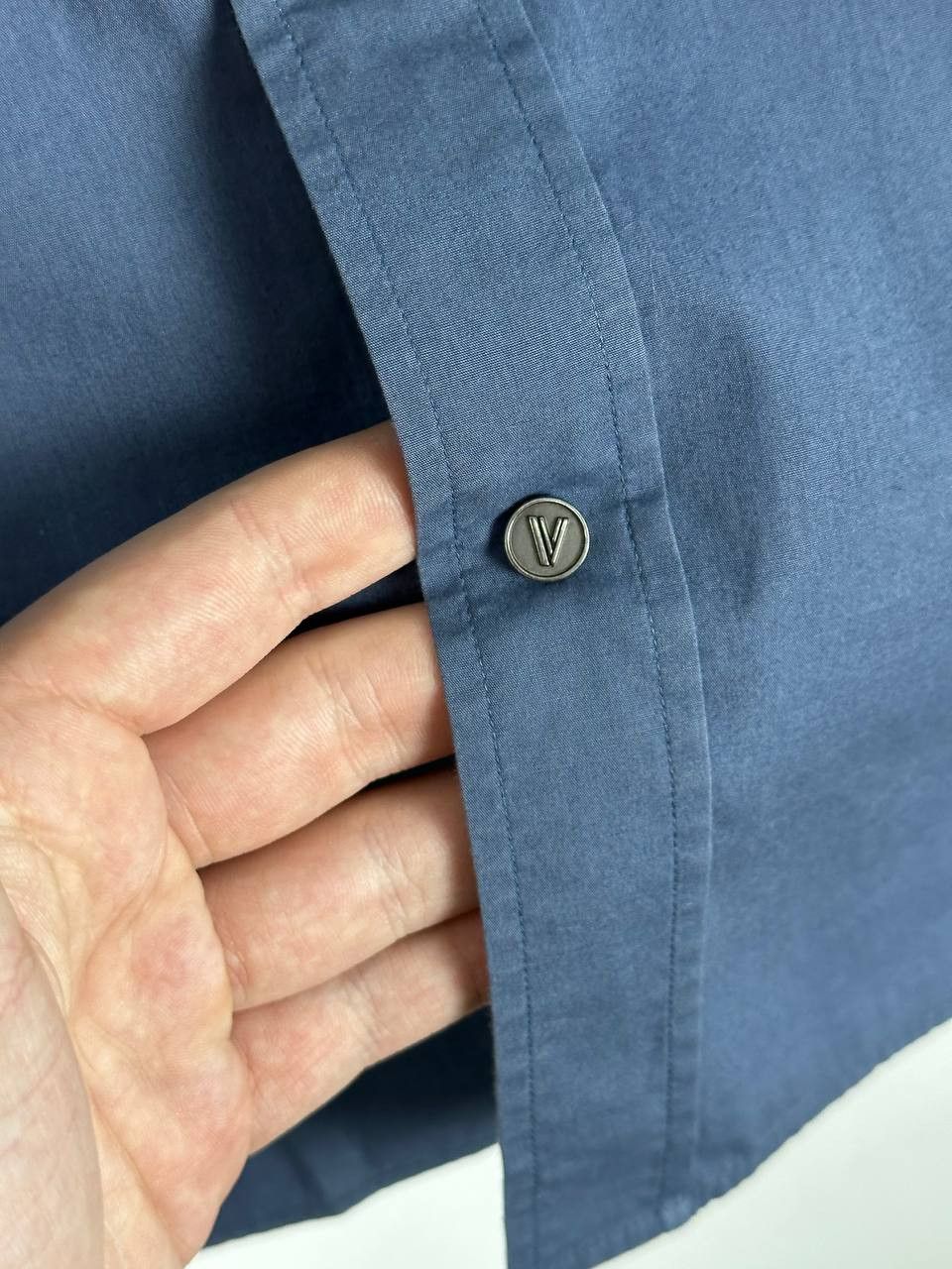 Versace × Vintage Vintage Versace Grey Button Logo Short Sleeve Shirt Size US L / EU 52-54 / 3 - 7 Thumbnail