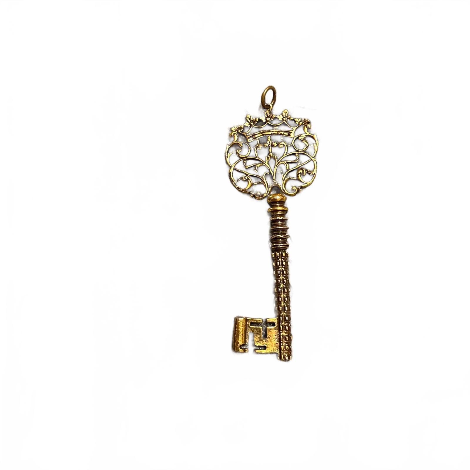 The Unbranded Brand Vintage Gold Tone Ornate Key Pendant Charm Size ONE SIZE - 1 Preview