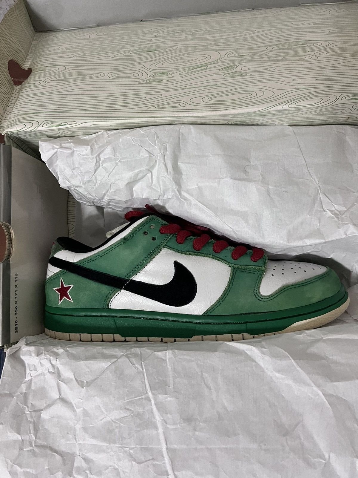 Nike × Nike SB SOLD! Nike SB Dunk Low Heineken 2003 Size 9.5 Size US 9.5 / EU 42-43 - 1 Thumbnail