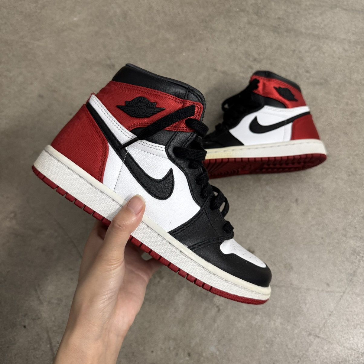Jordan Brand Jordan 1 Retro High Satin Black Toe Size US 6.5 / IT 36.5 - 1 Thumbnail