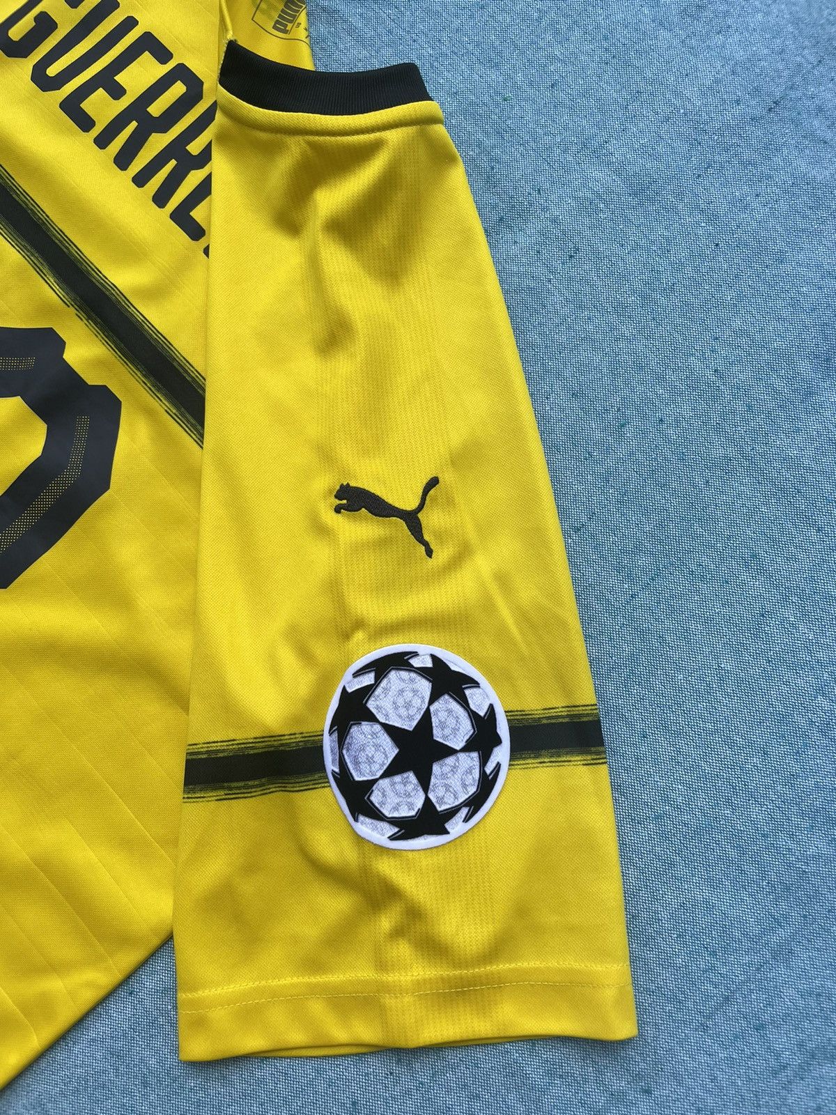Puma Dortmund BvB 18/19 Third jersey. Guerreiro 13 Size US M / EU 48-50 / 2 - 4 Thumbnail