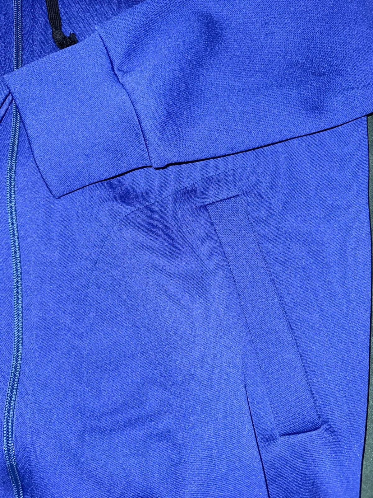 Comme des Garcons PLAY Comme des Garçons PLAY Heart Hoodie Blue and Black Size M Size US M / EU 48-50 / 2 - 8 Thumbnail