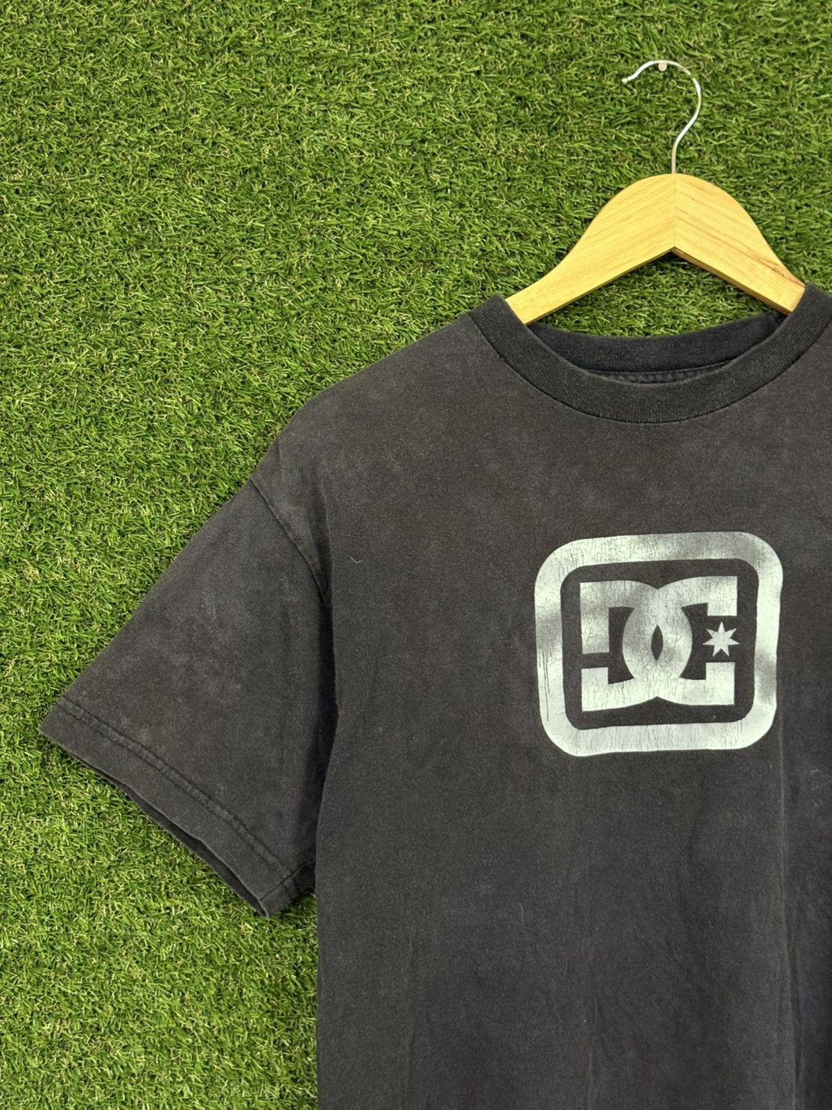 DC DC Distressed Center Mini Logo T Shirt Grey Faded Black Size US S / EU 44-46 / 1 - 2 Thumbnail