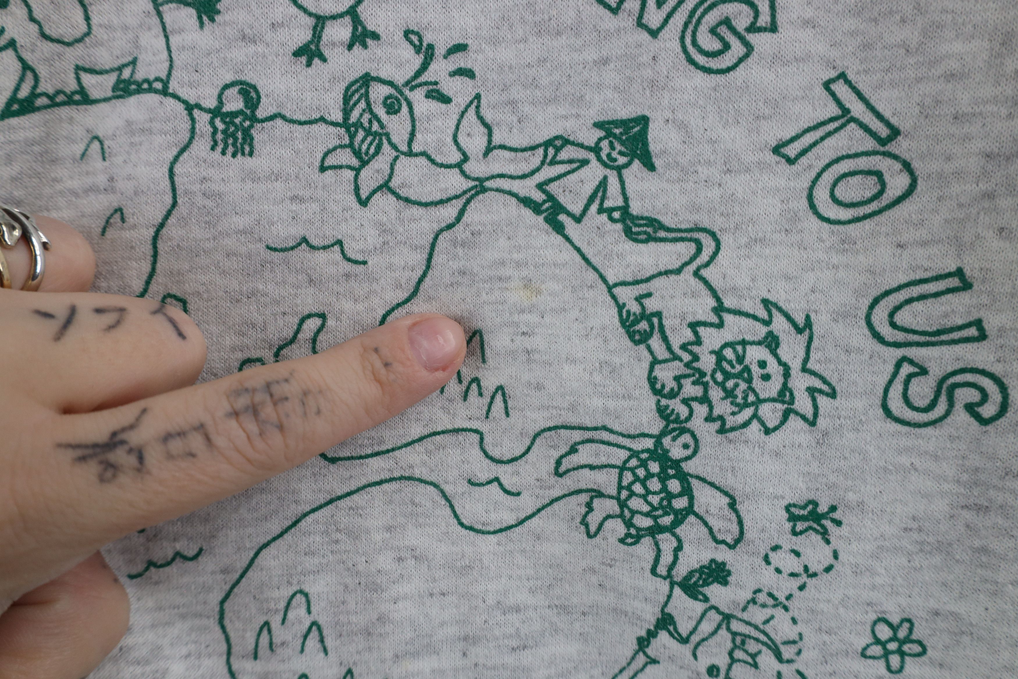 Vintage Vintage 90s Streetwear Earth Day Nature T-Shirt Gray USA Size US XL / EU 56 / 4 - 8 Thumbnail