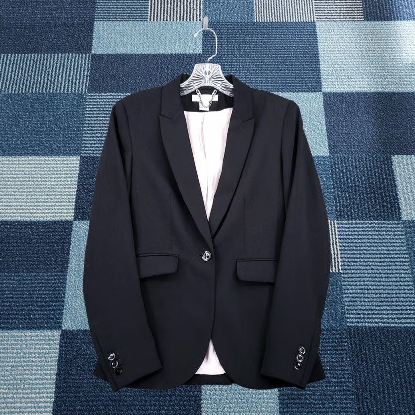 H&M H&M Blazer Womens 4 Black Single-Breasted Button Short Jacket Business Formal Blazer Women Size 4 Black Casual/Workwear Size S / US 4 / IT 40 - 1 Thumbnail