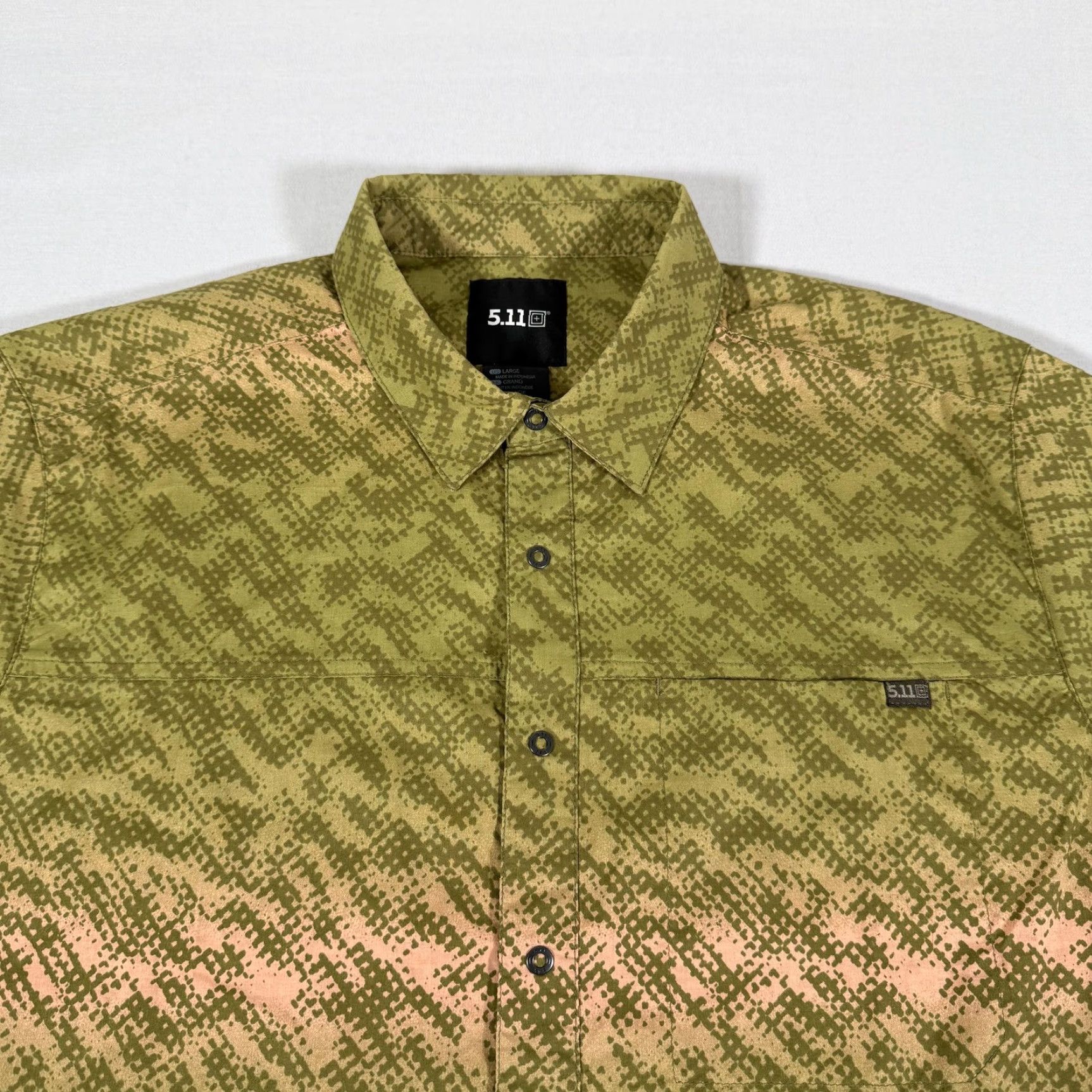 Vintage 5.11 Tactical Wyatt Trout Shirt Mens Large Green Camo Button Up Military Outdoor Pocket Breathing Lightweight Size US L / EU 52-54 / 3 - 2 Thumbnail