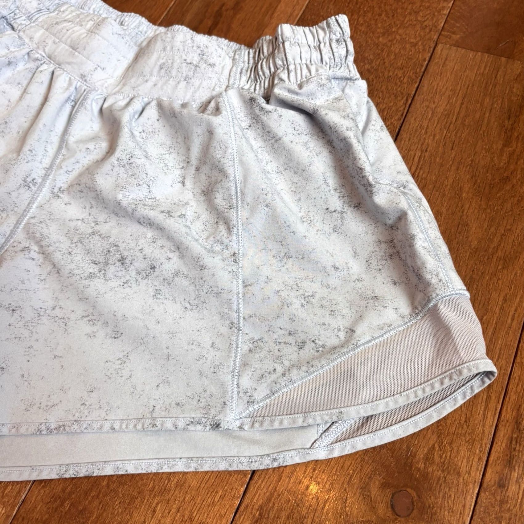 Lululemon VINTAGE Womens Lululemon Hotty Hot Low-Rise Lined Short 4" Gravel Dust Pastel Blue sz 12 Size 34" / US 12 / IT 48 - 5 Thumbnail