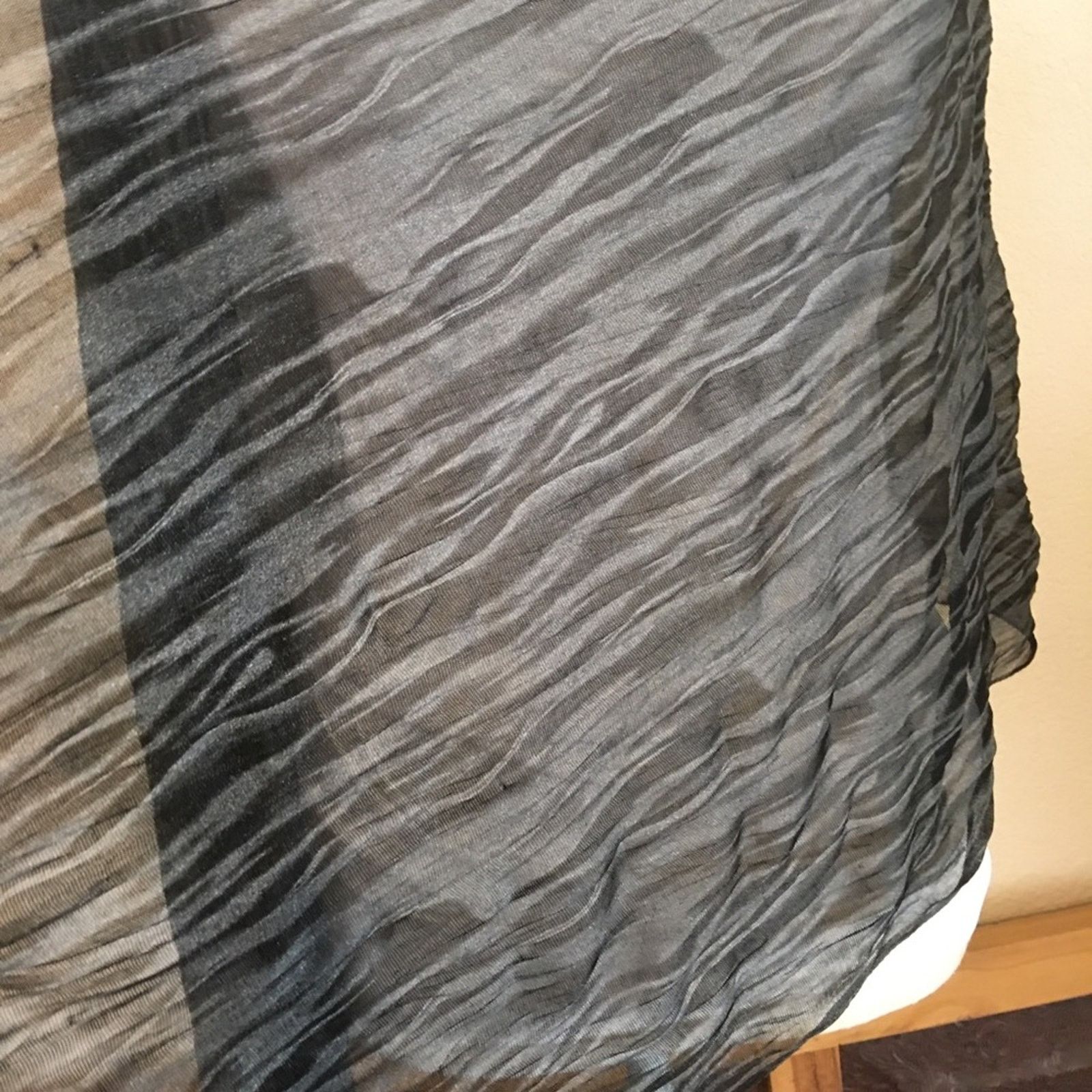 Other Black and gray wavy design light stretchy scarf Size ONE SIZE - 8 Thumbnail