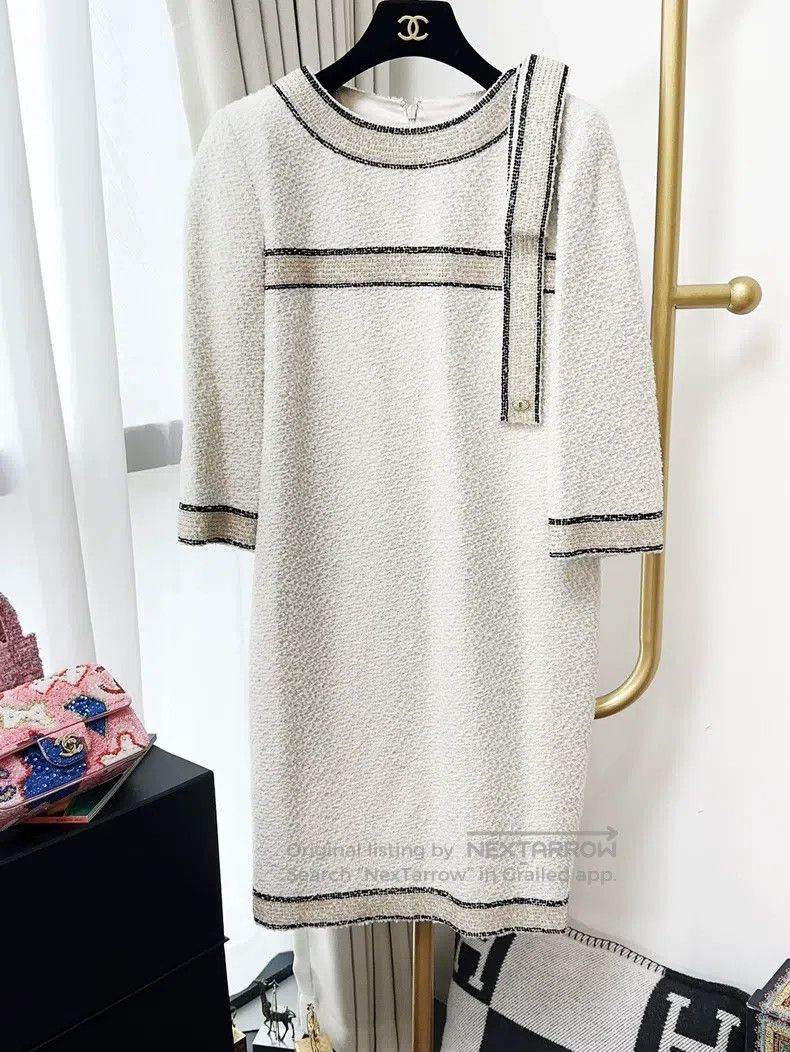 Chanel Metropolitan series milky white braided medium-slee