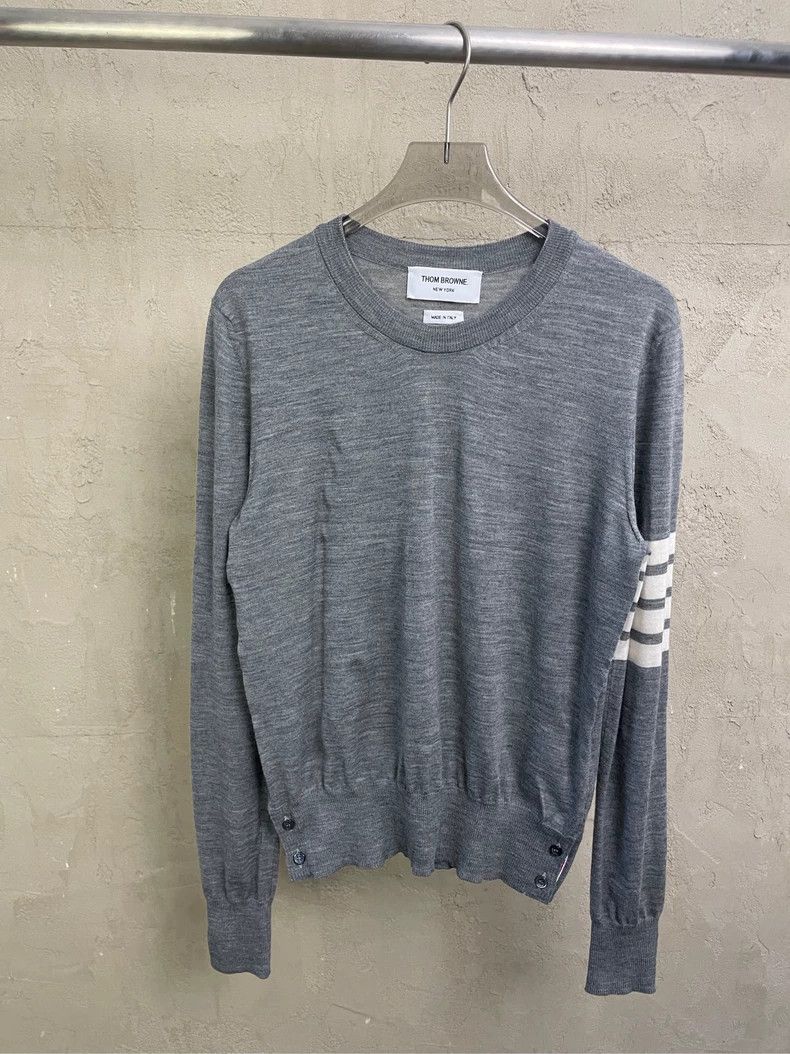 Thom Browne Thom browne Gray four-striped round-neck wool sweater 2504- Size US XS / EU 42 / 0 - 1 Thumbnail