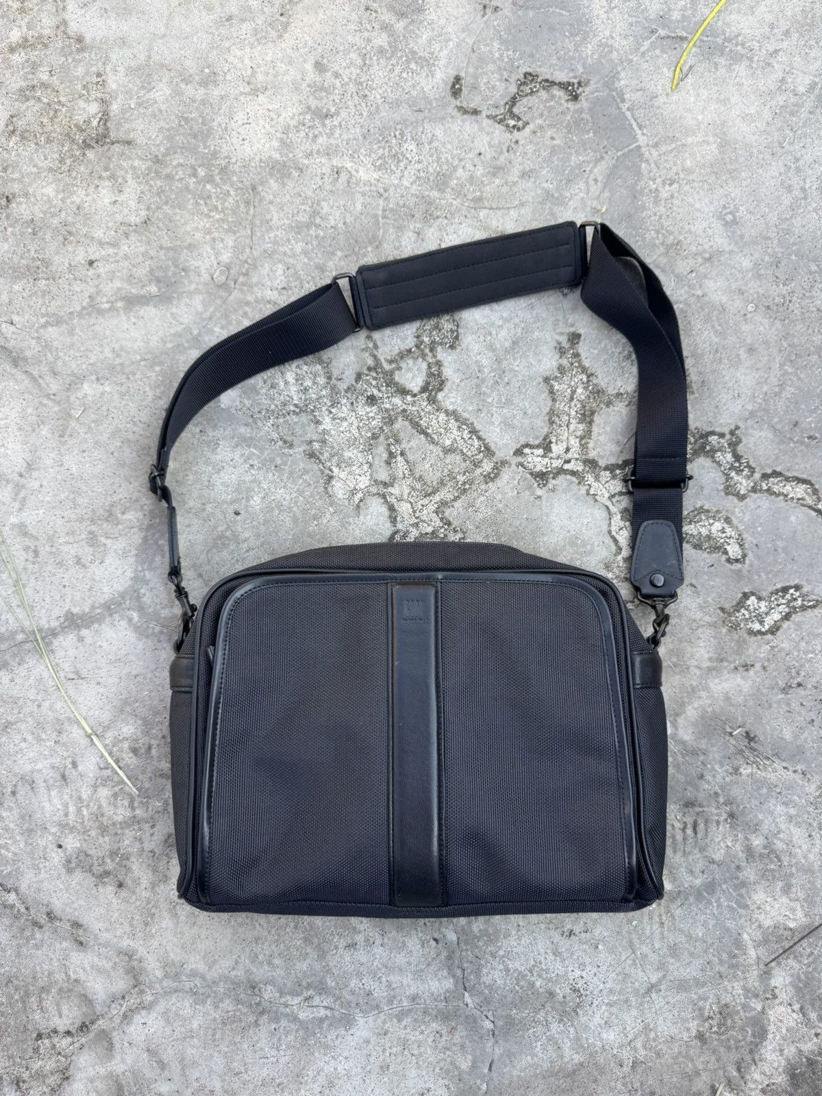 Issey Miyake Vintage Issey Miyake IM Product Sling Bag Size ONE SIZE - 1 Thumbnail
