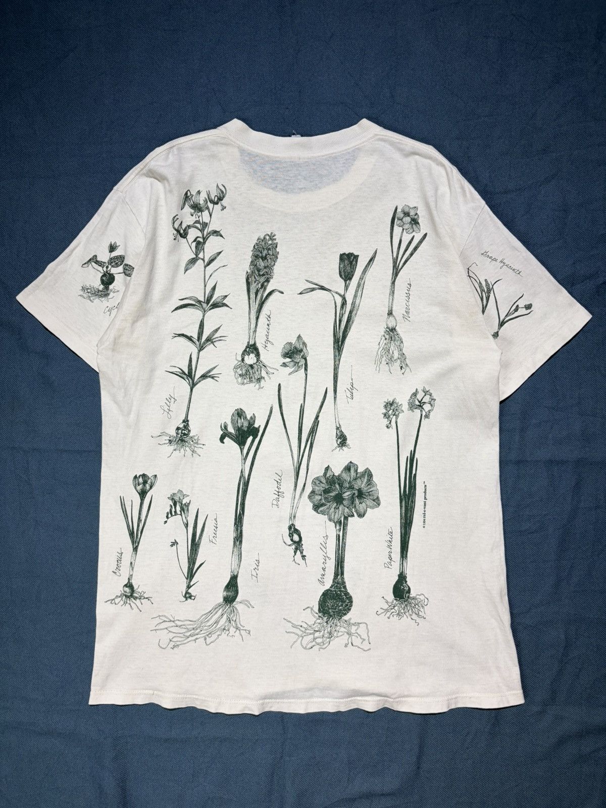Vintage Vintage 90s Gardener All Over Print 1994 Plant Lover T Shirt Size US L / EU 52-54 / 3 - 1 Thumbnail