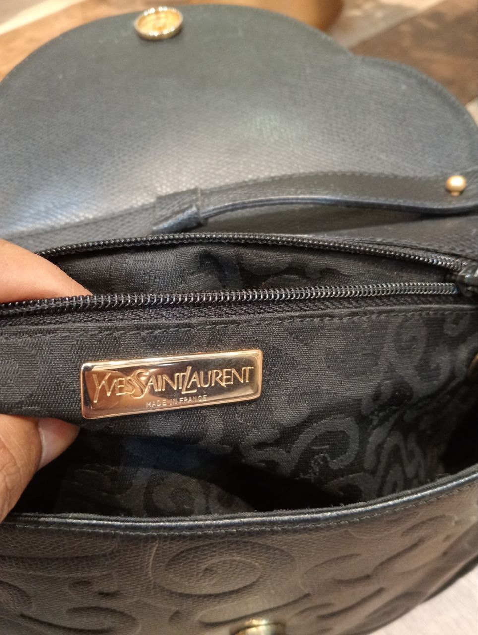 Yves Saint Laurent YVES SAINT LAURENT BLACK LEATHER ARABESQUE SHOULDER BAG Size ONE SIZE - 17 Thumbnail
