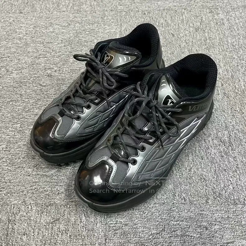 Louis Vuitton Louis Vuitton Black Leather Round Toe Lace Up Low Top Casu Size US 5.5 / EU 38 - 1 Thumbnail