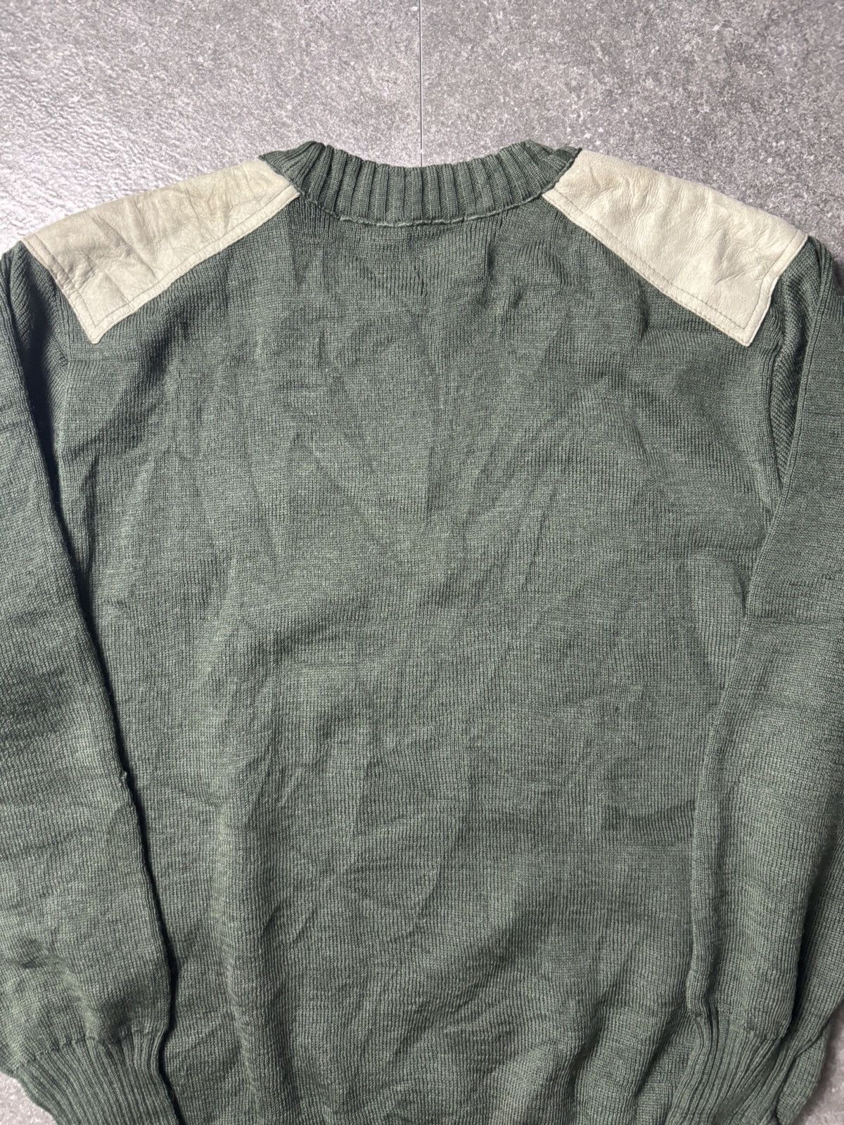 Burberry 1990s Burberrys Pure New Wool Military Green Knitwear Size US L / EU 52-54 / 3 - 12 Thumbnail