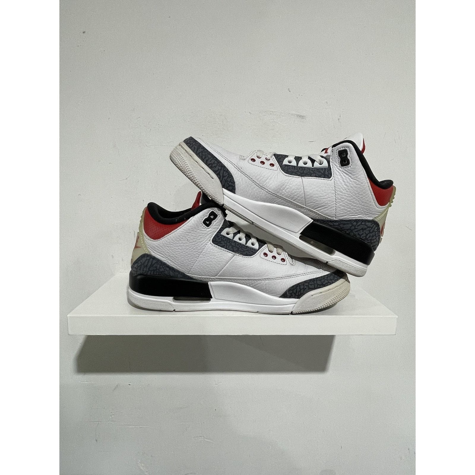 JORDAN 3 RETRO SE FIRE RED DENIM SIZE 9 PREOWNED