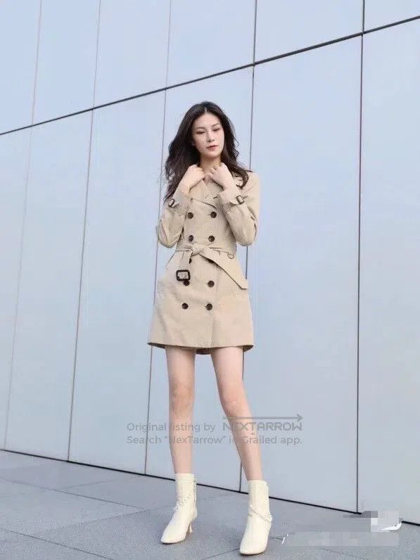Burberry Burberry Classic Mid-Length Trench Coat. Size US S / EU 44-46 / 1 - 7 Thumbnail