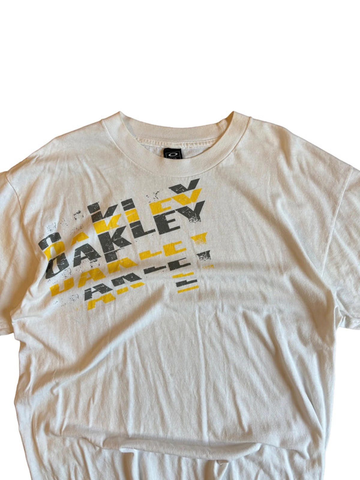 Oakley Vintage Oakley Graphic T Shirt White Large Size US L / EU 52-54 / 3 - 2 Thumbnail