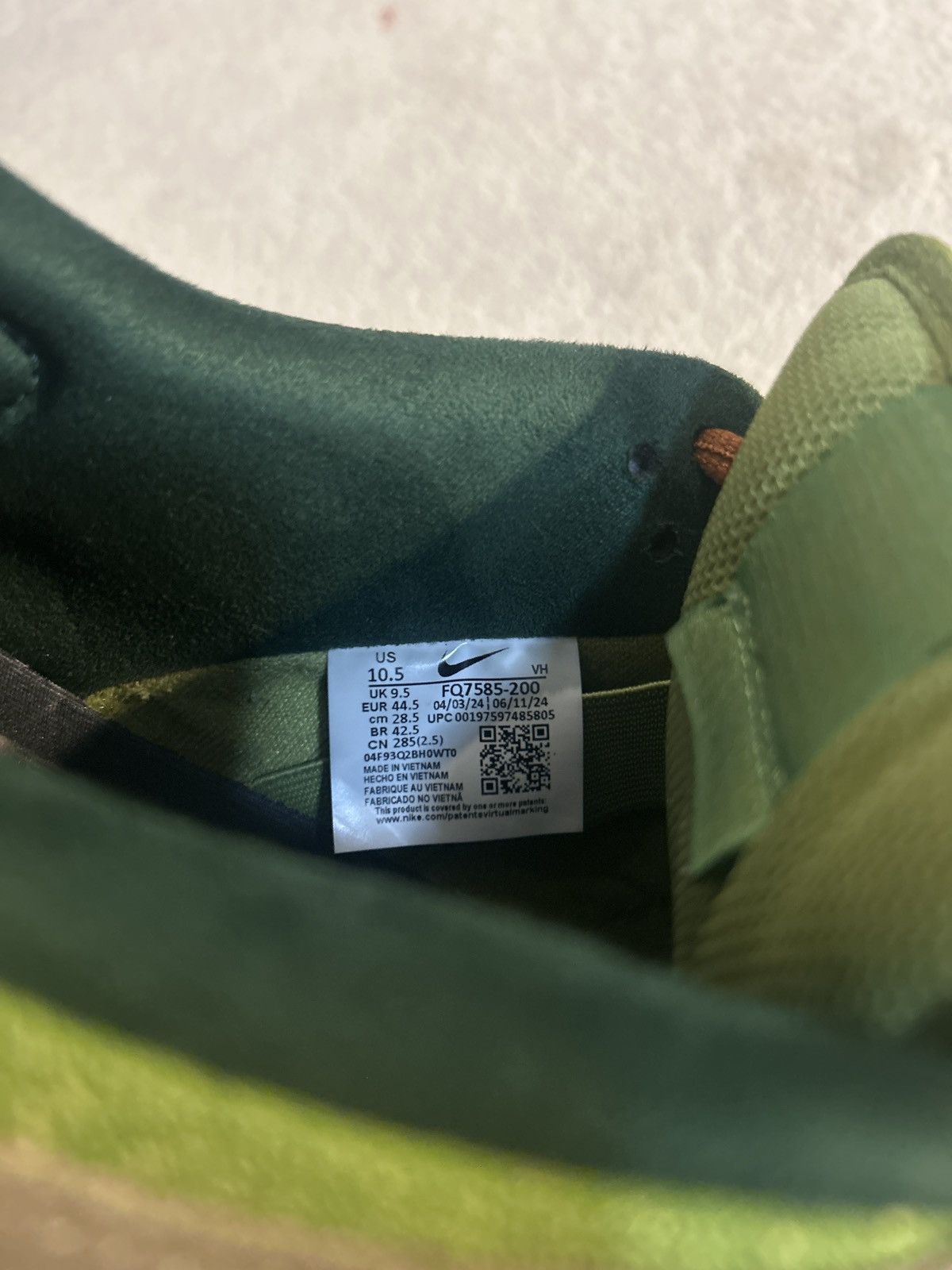 Nike SB SB Dunks Size US 10.5 / EU 43-44 - 2 Thumbnail