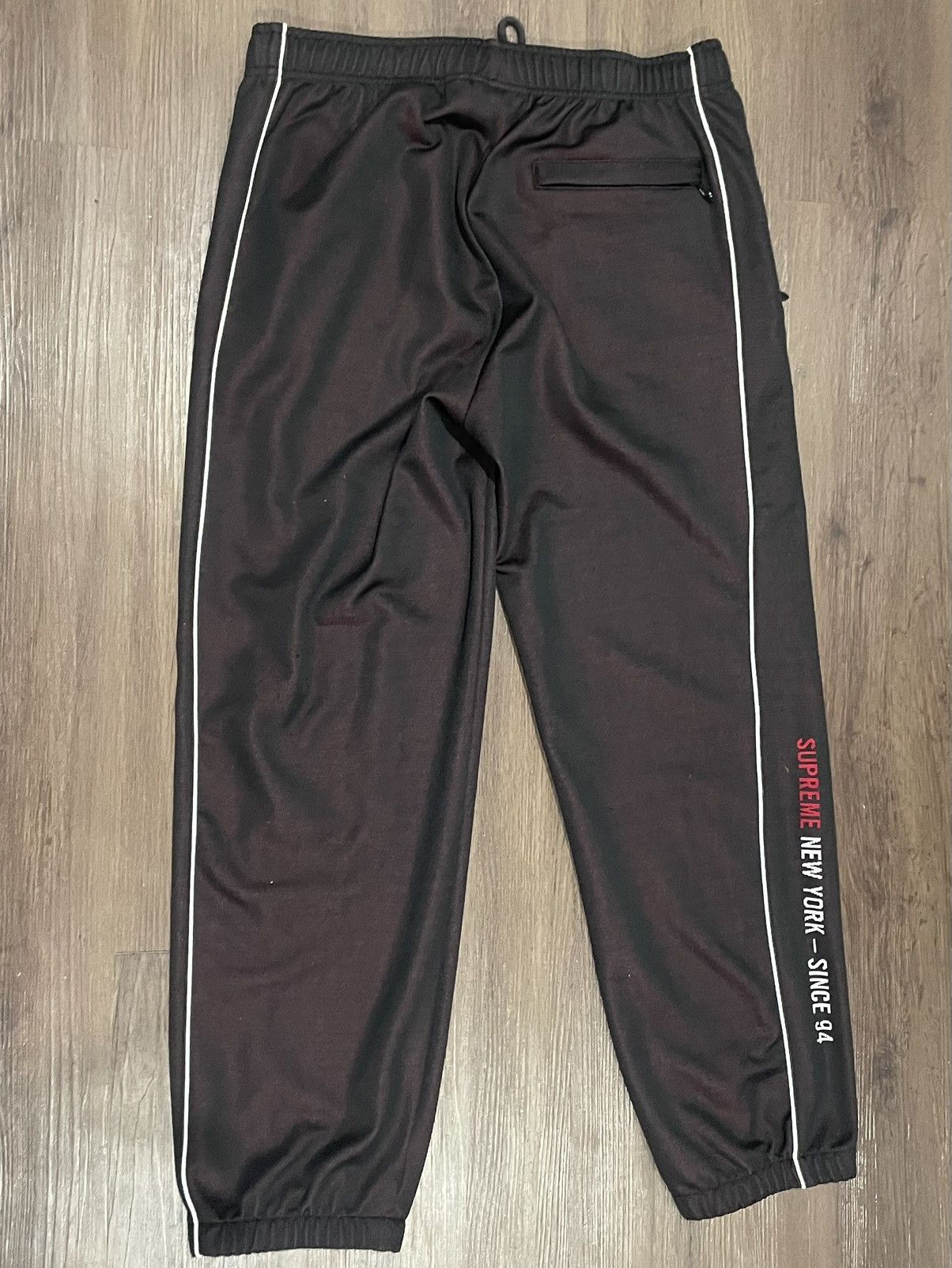 Supreme Supreme World Famous track jacquard track pants Size US 30 / EU 46 - 2 Thumbnail