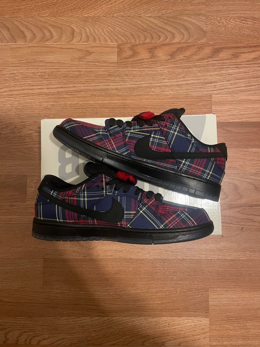Nike SB Nike SB Dunk Low Nardwuar Size US 10.5 / EU 43-44 - 1 Thumbnail