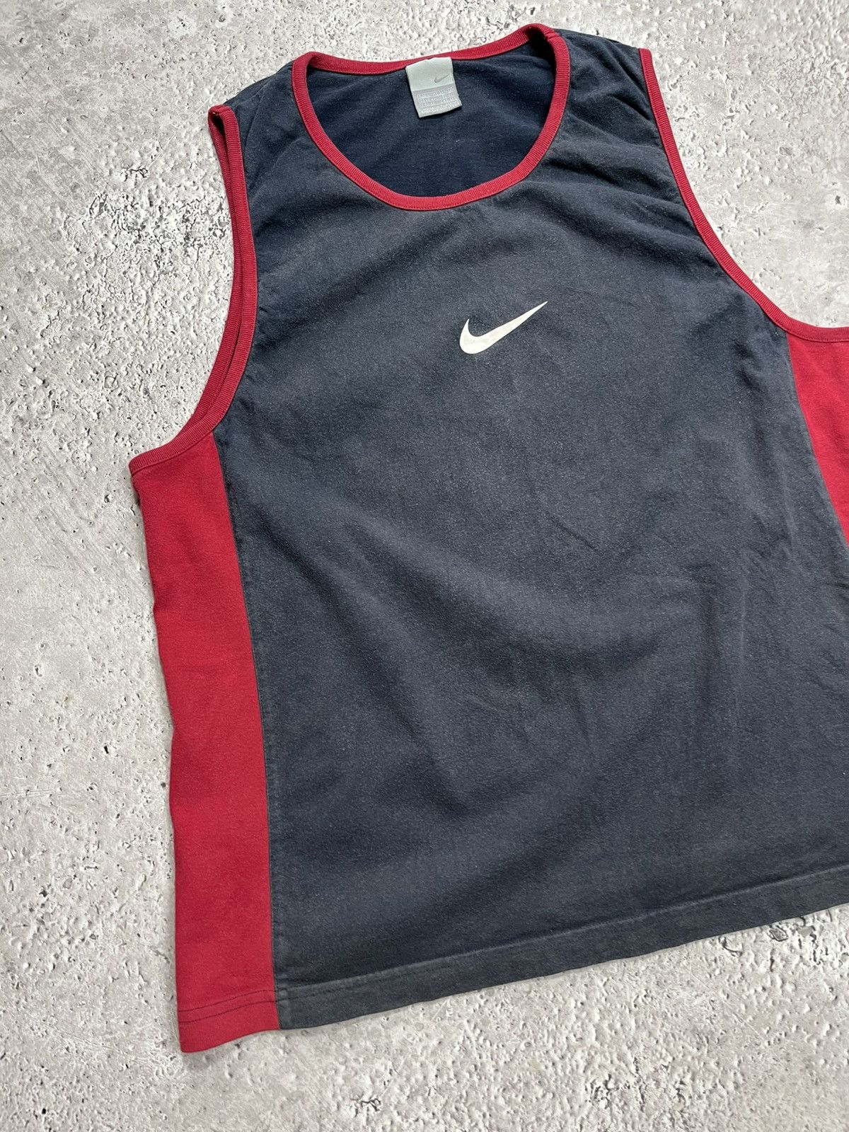 Nike Vintage Nike Tank Top Mens Size L Faded Sleeveless Shirt Size US L / EU 52-54 / 3 - 3 Thumbnail